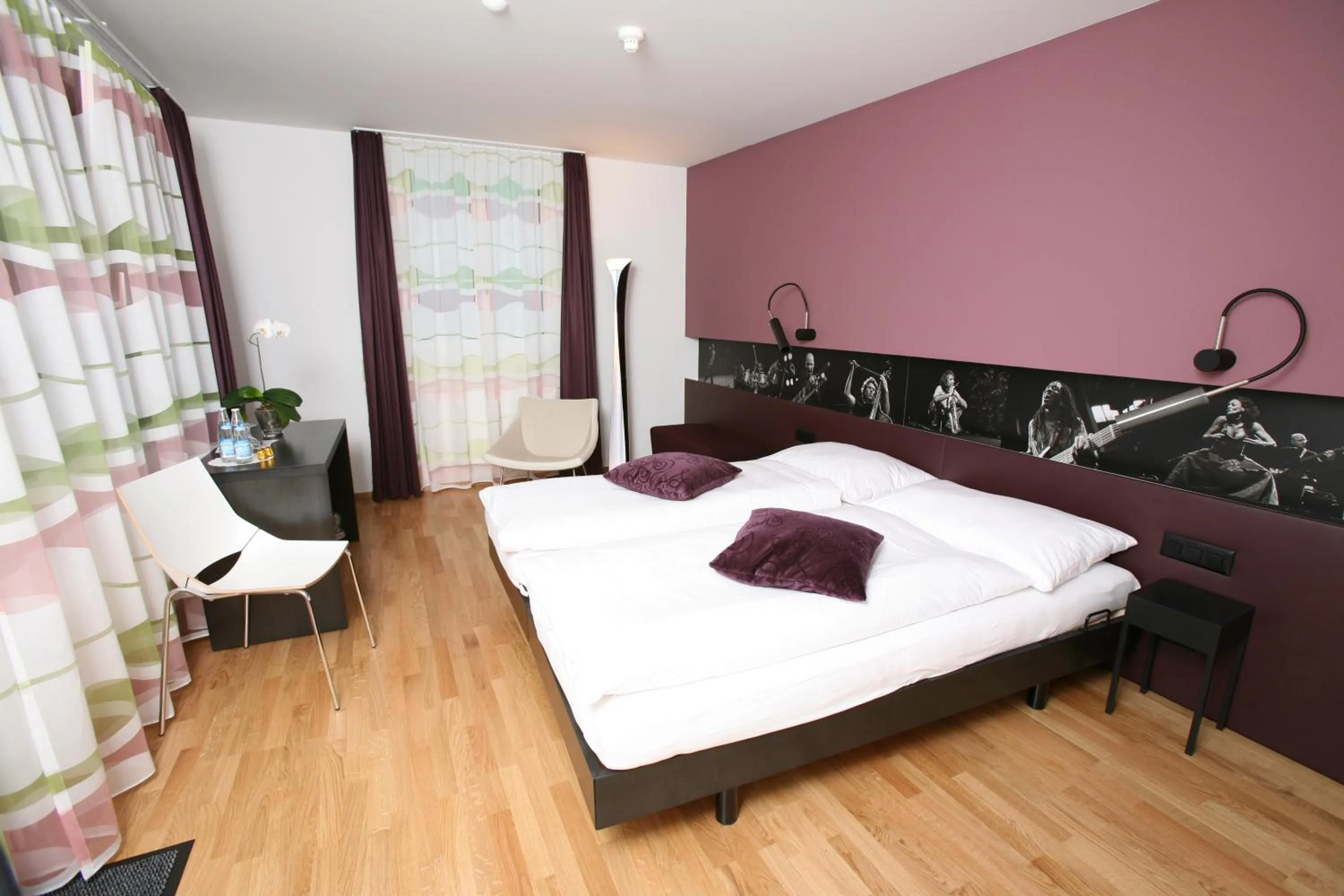 Photo of the whole room, Bed in Gasthof zum Mohren