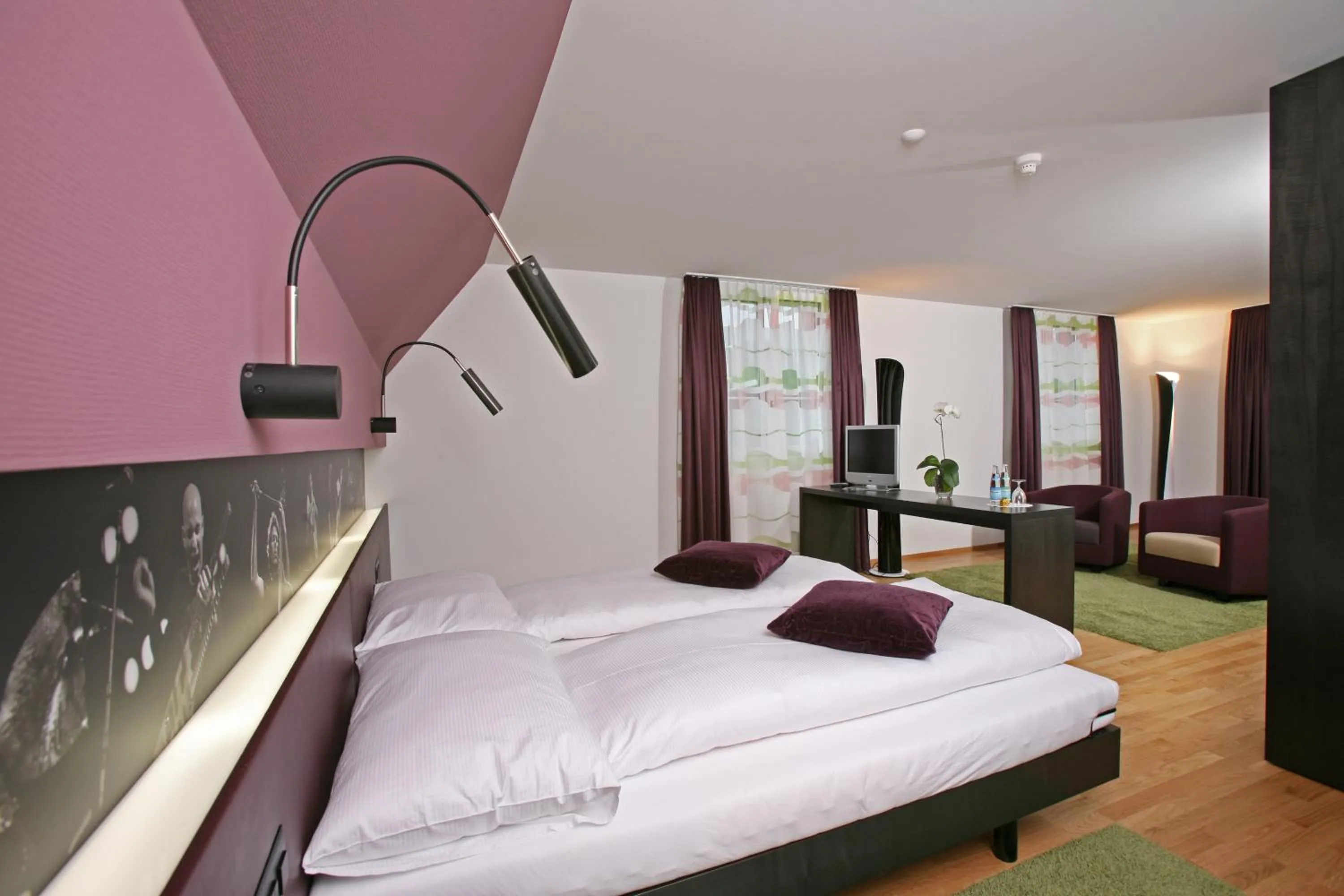 Photo of the whole room, Bed in Gasthof zum Mohren