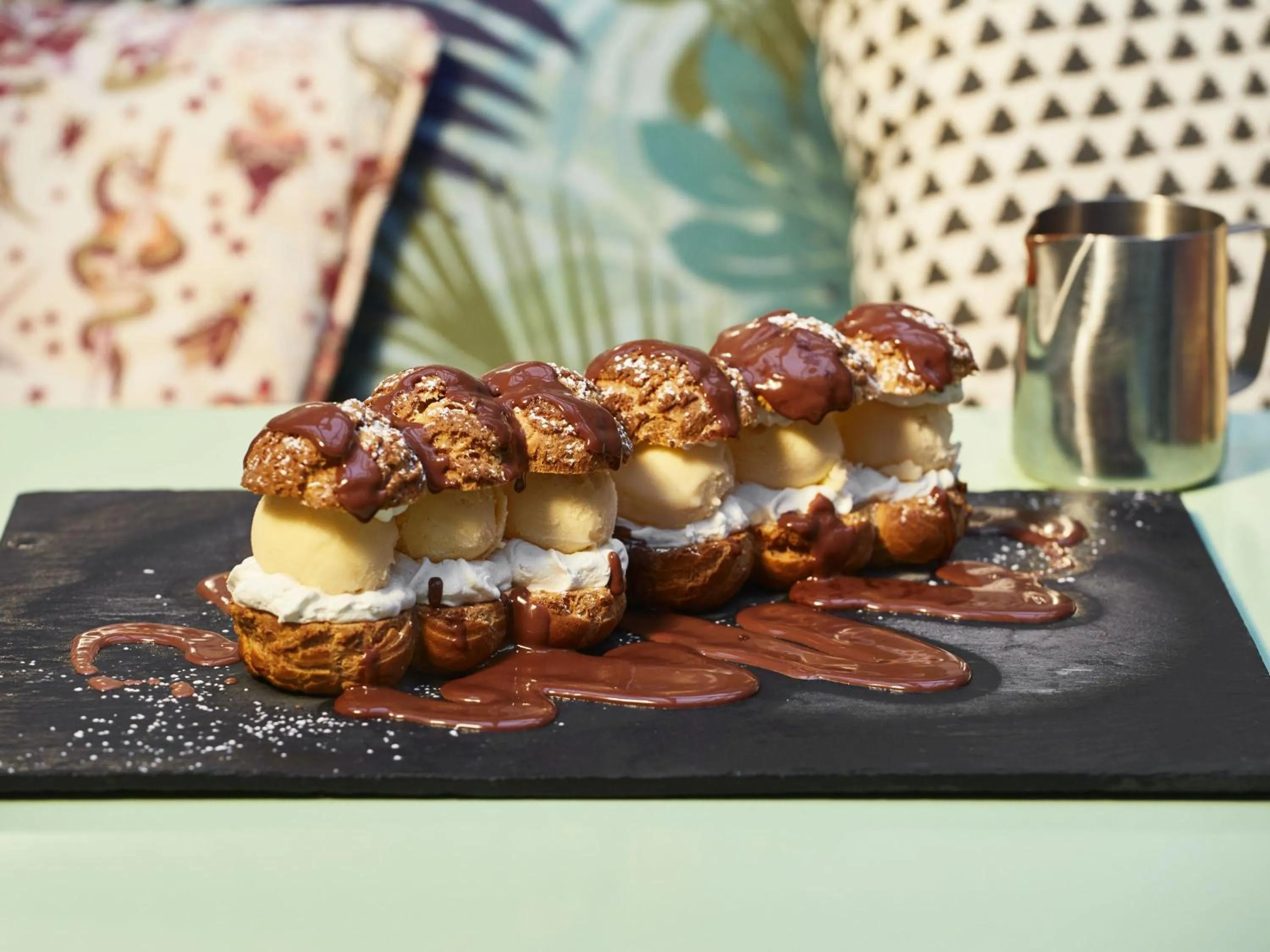 Restaurant/places to eat in Mama Shelter Marseille