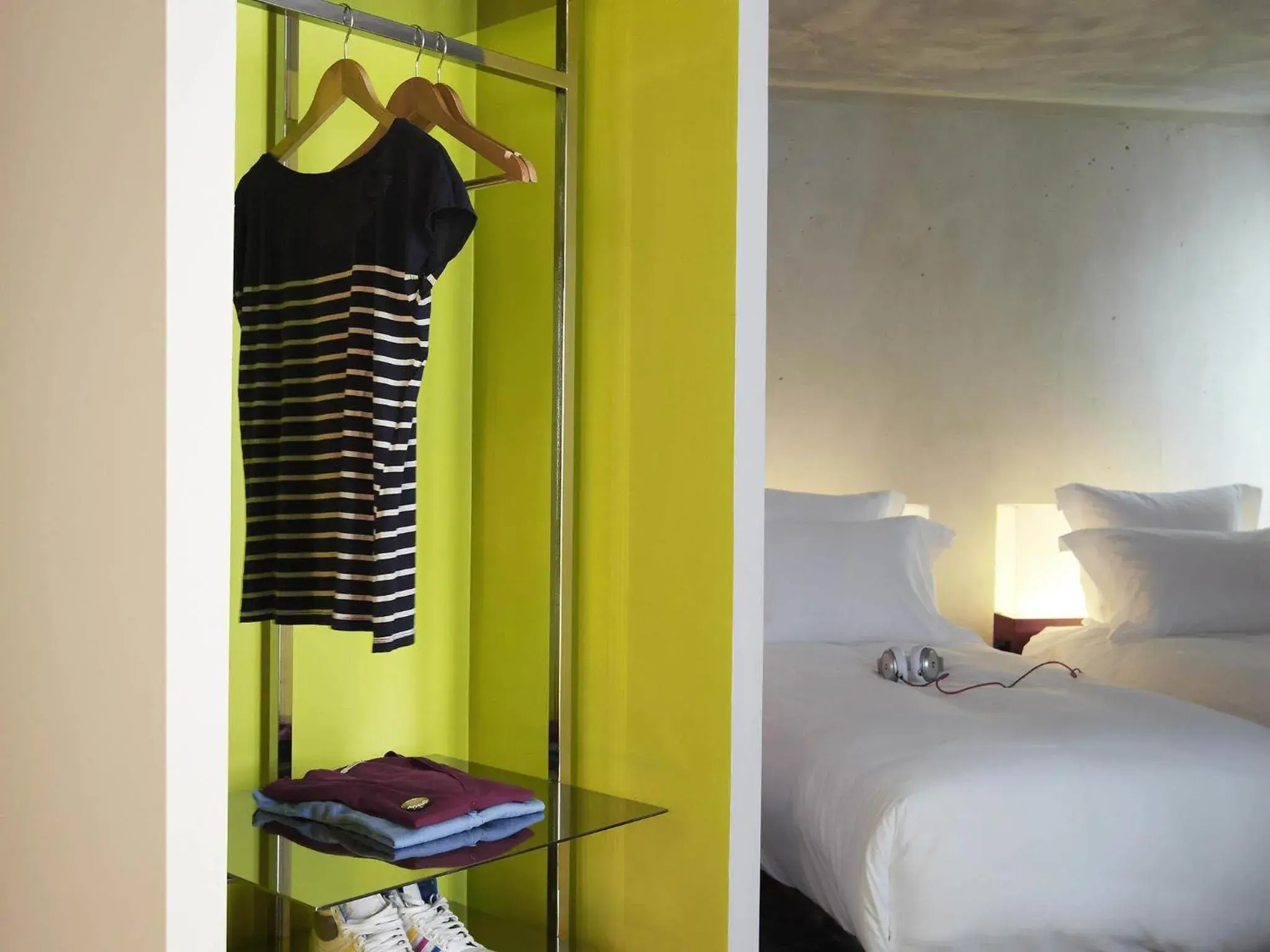 Large Mama Twin Room in Mama Shelter Marseille Large Mama Twin Room in Mama Shelter Marseille