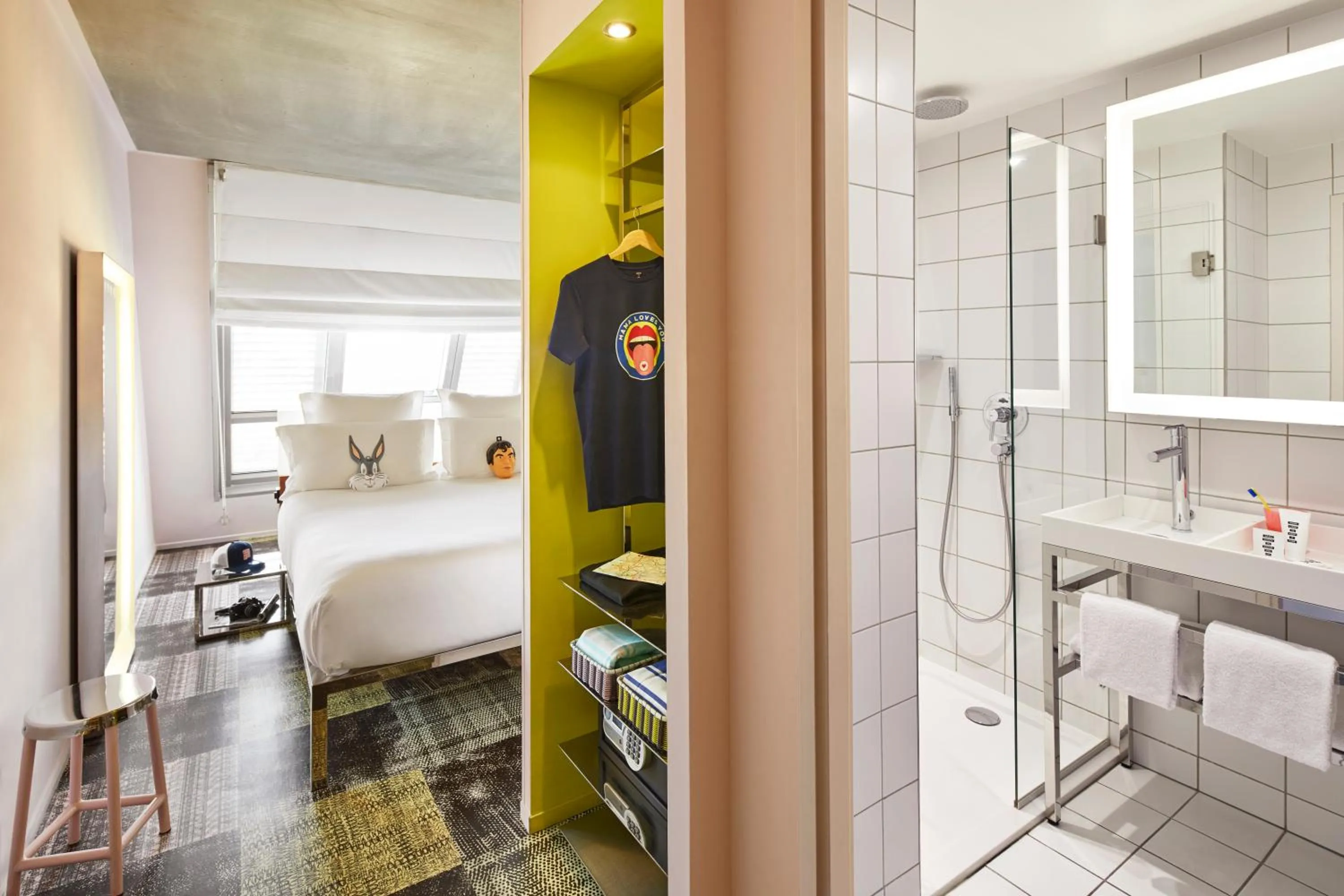 Bathroom, Bed in Mama Shelter Marseille