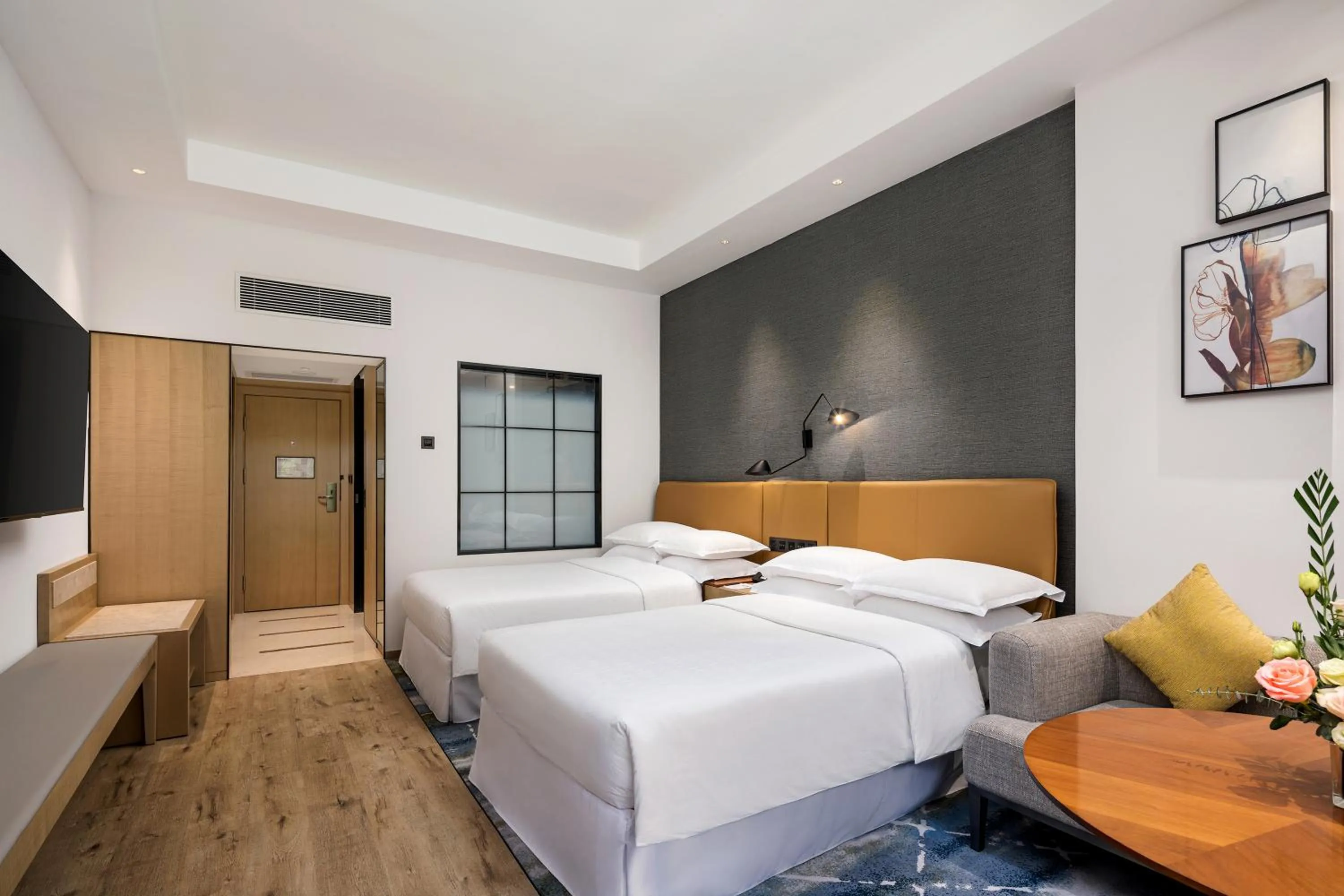 Coffee/tea facilities, Bed in Sheraton Guilin Hotel