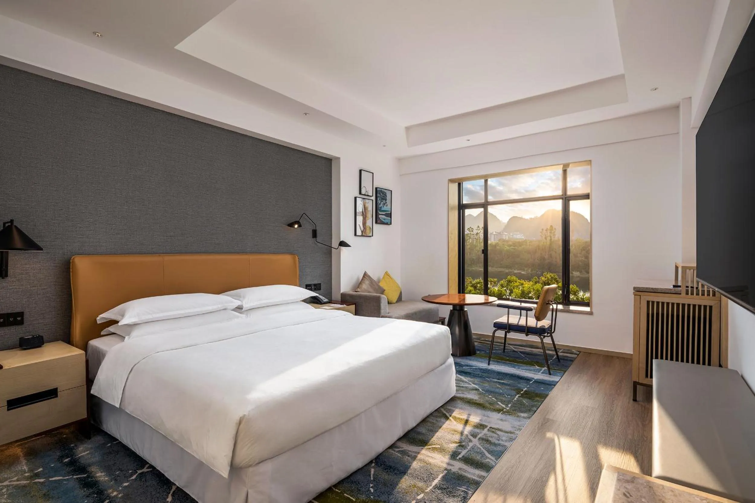 TV and multimedia, Bed in Sheraton Guilin Hotel