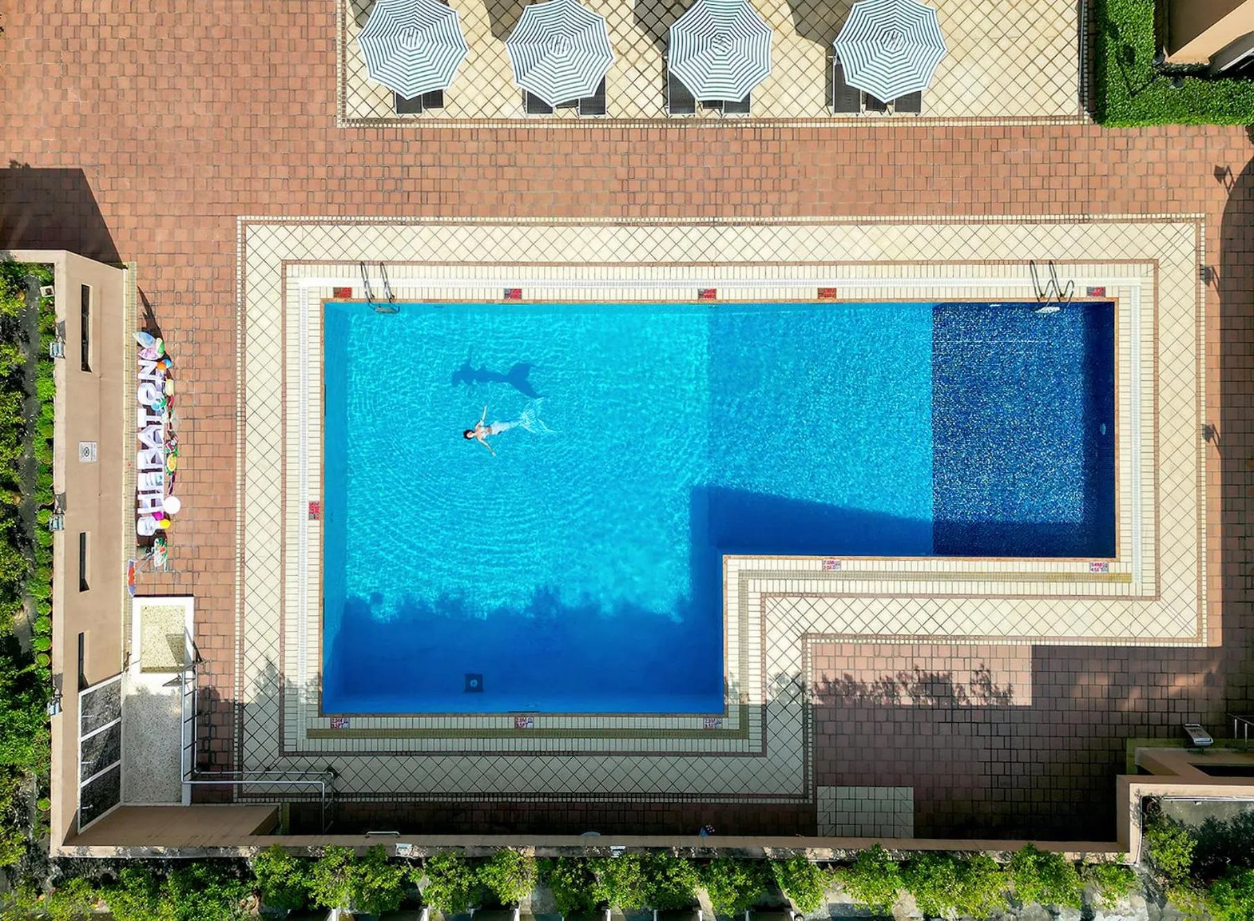 Swimming pool in Sheraton Guilin Hotel