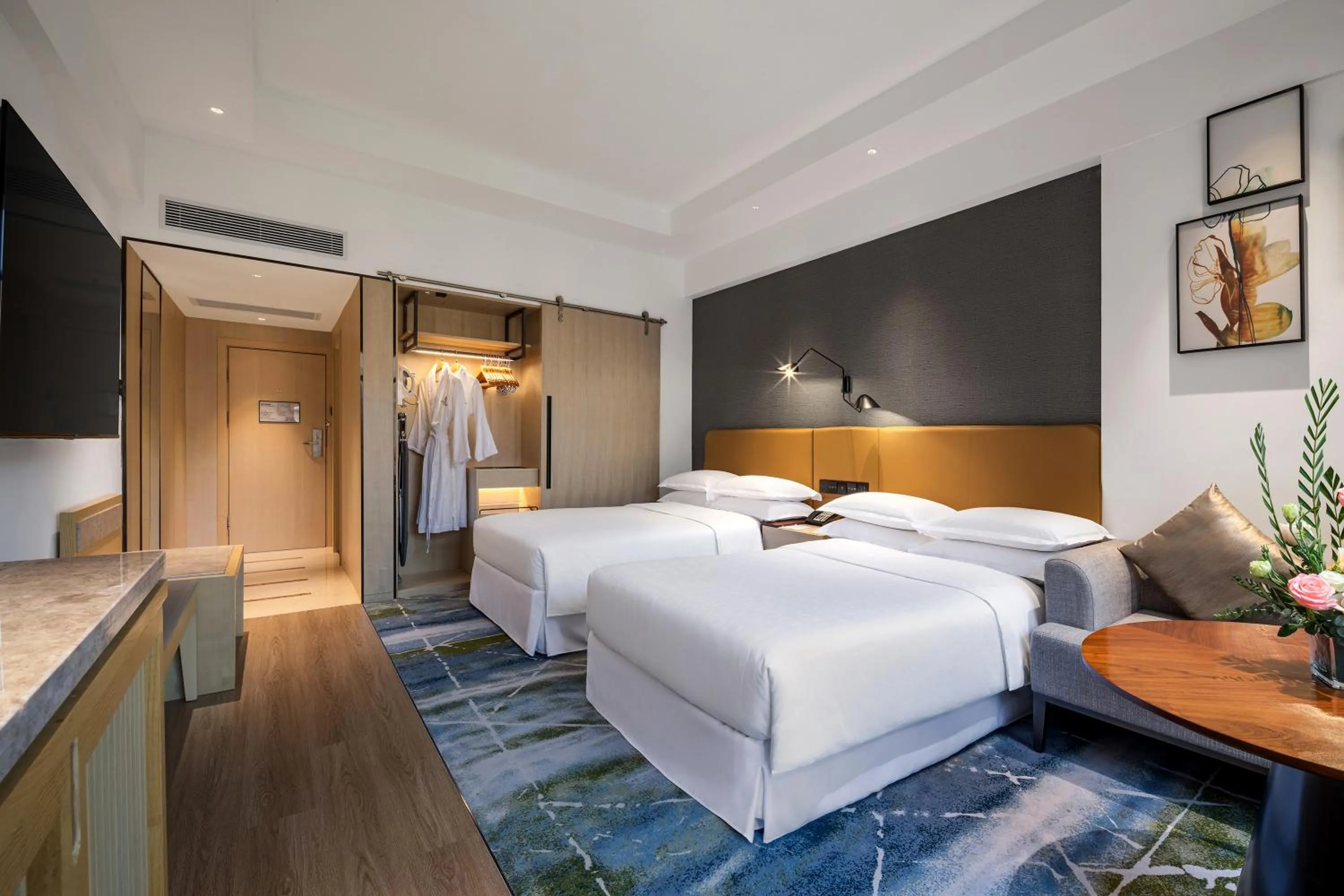 TV and multimedia, Bed in Sheraton Guilin Hotel