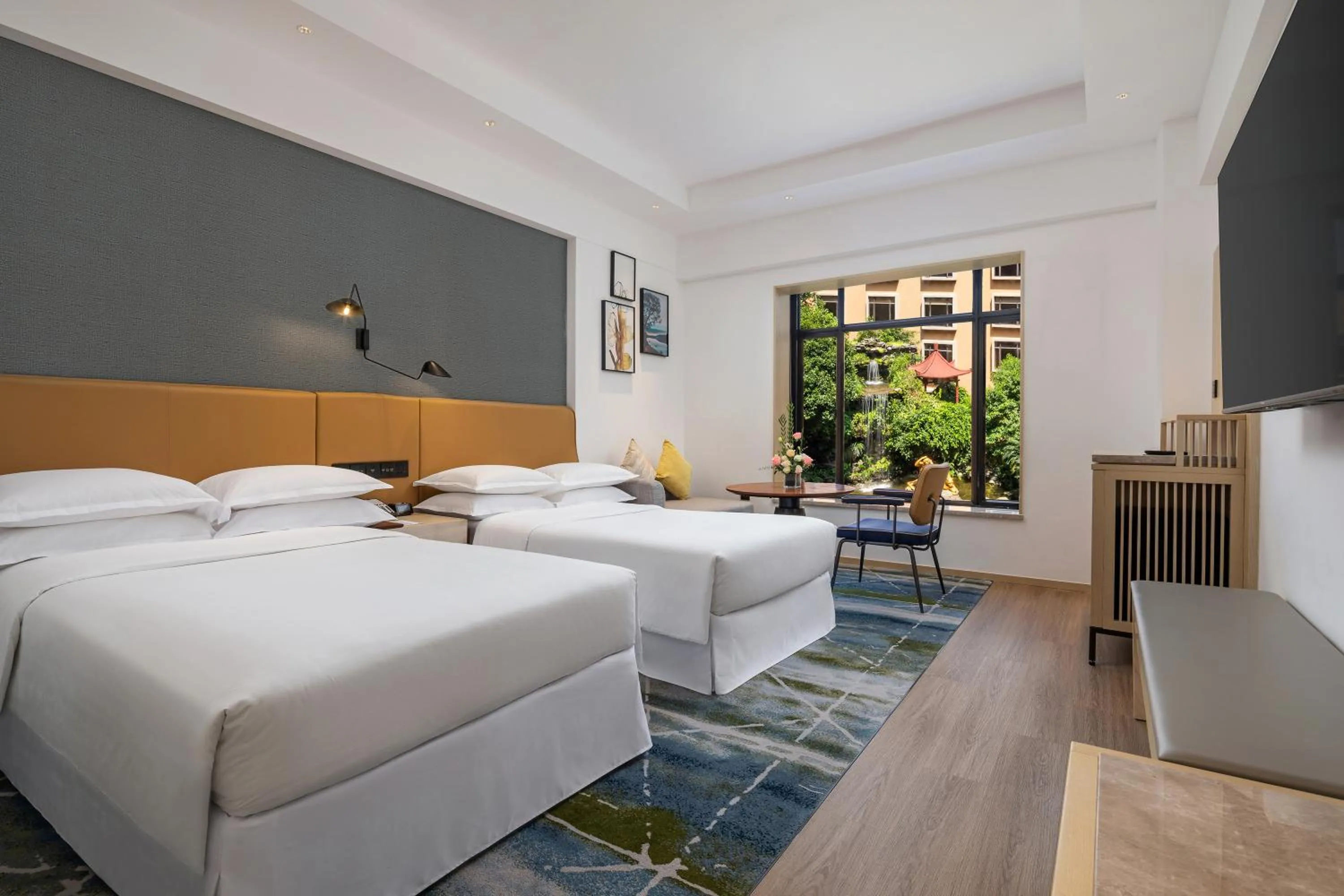 TV and multimedia, Bed in Sheraton Guilin Hotel