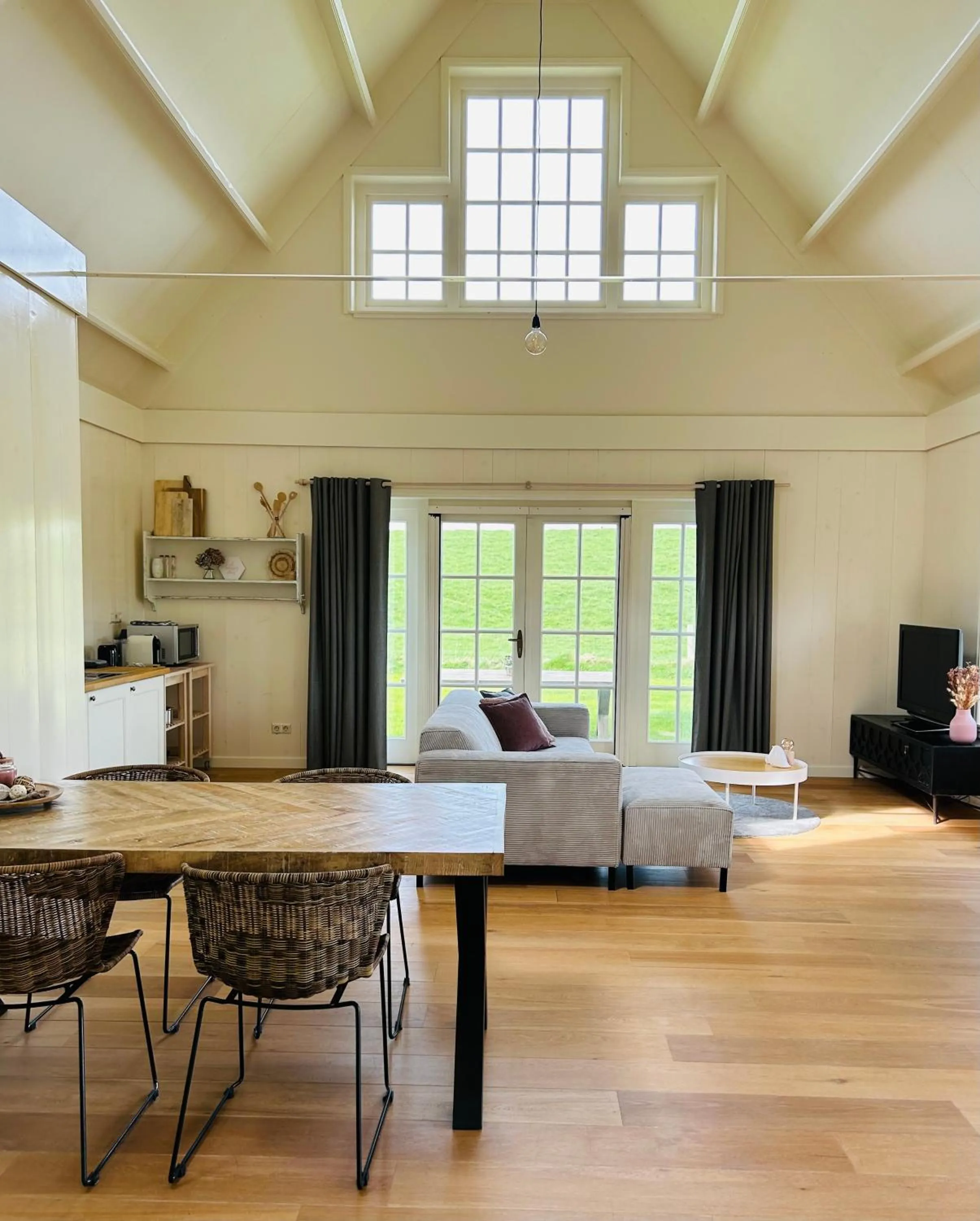 TV and multimedia in Villa Nieuwland B&B