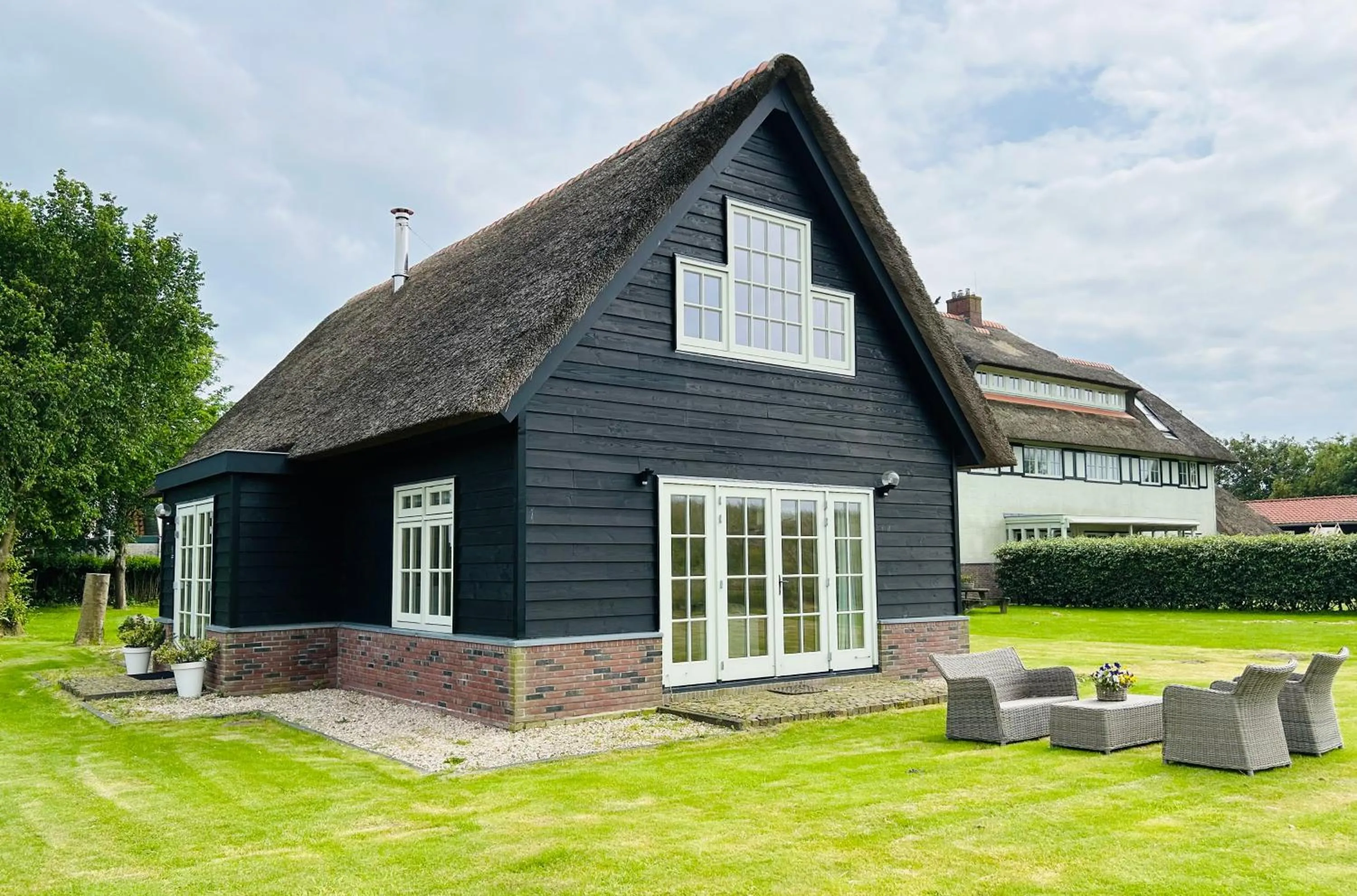 Facade/entrance in Villa Nieuwland B&B
