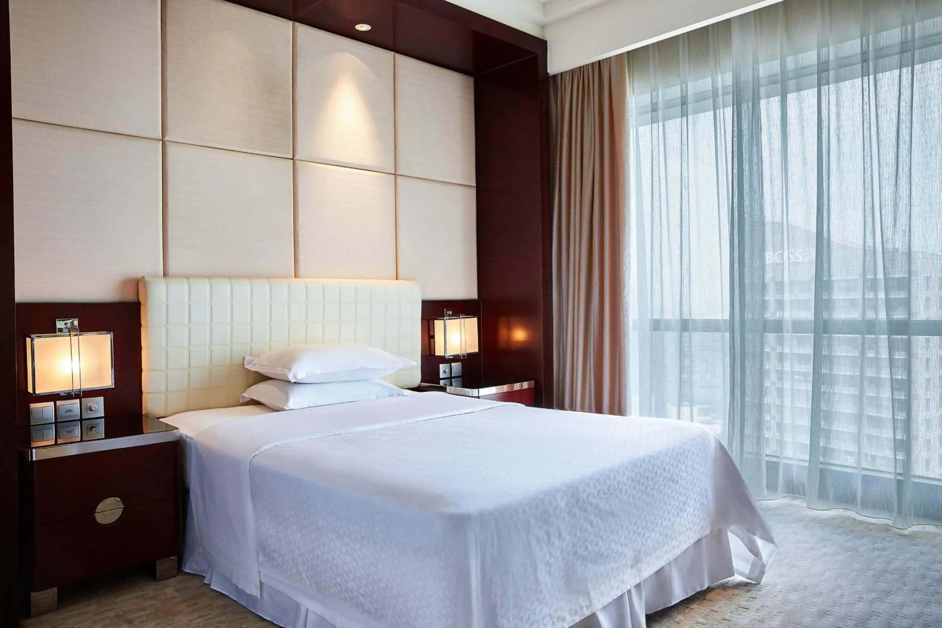 Photo of the whole room, Bed in Four Points by Sheraton Hangzhou, Binjiang