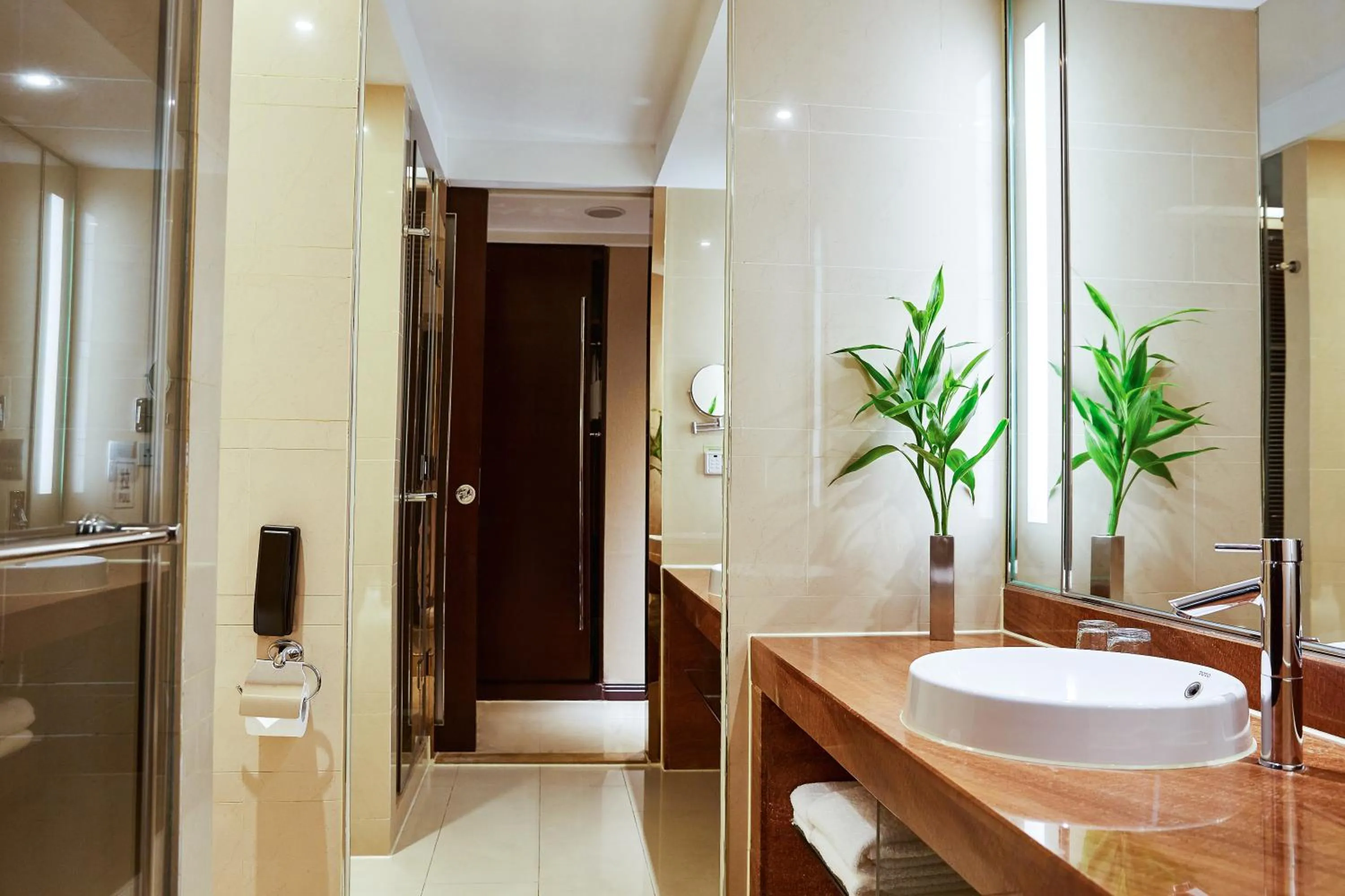 Bathroom in Four Points by Sheraton Hangzhou, Binjiang