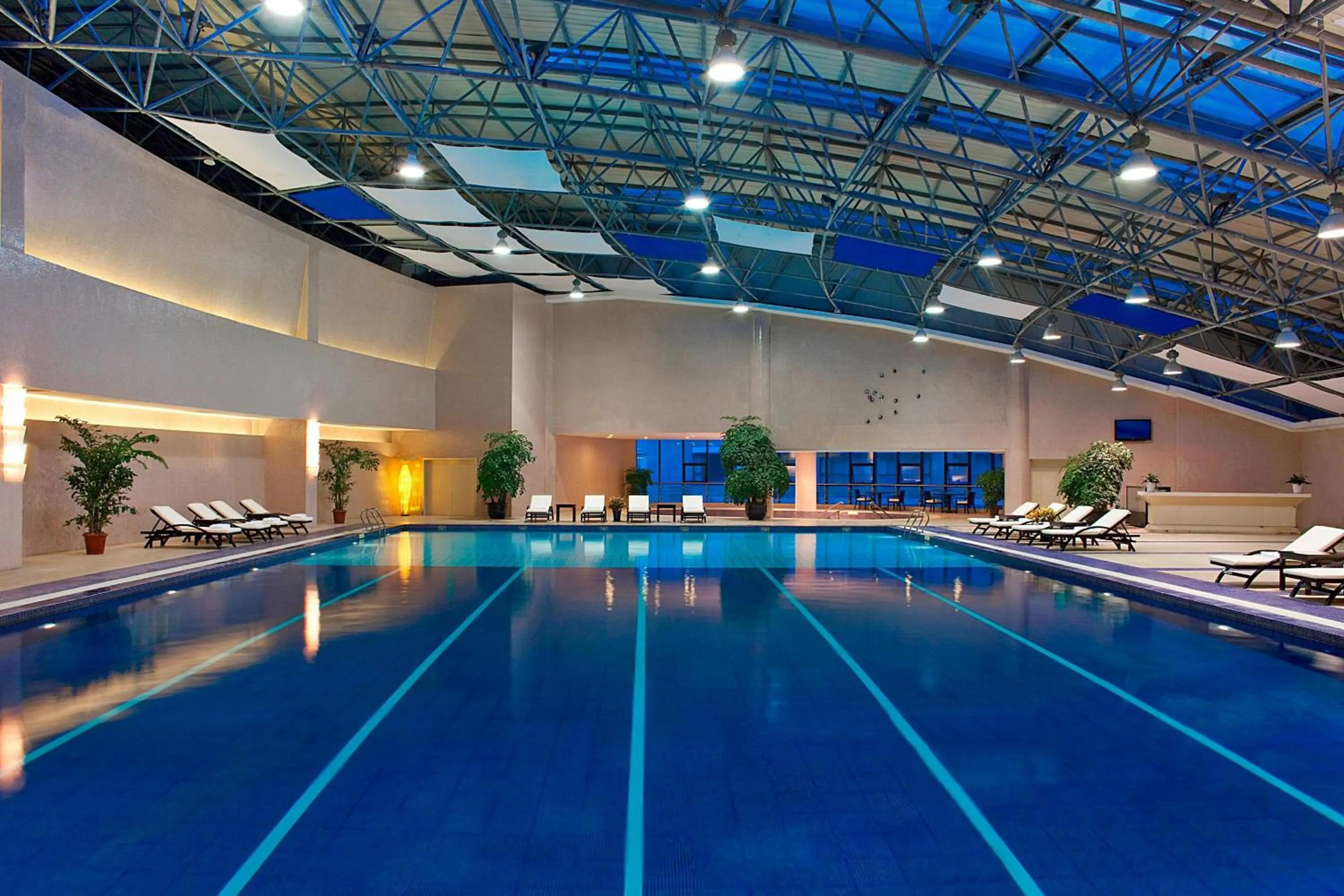 Swimming pool in Four Points by Sheraton Hangzhou, Binjiang