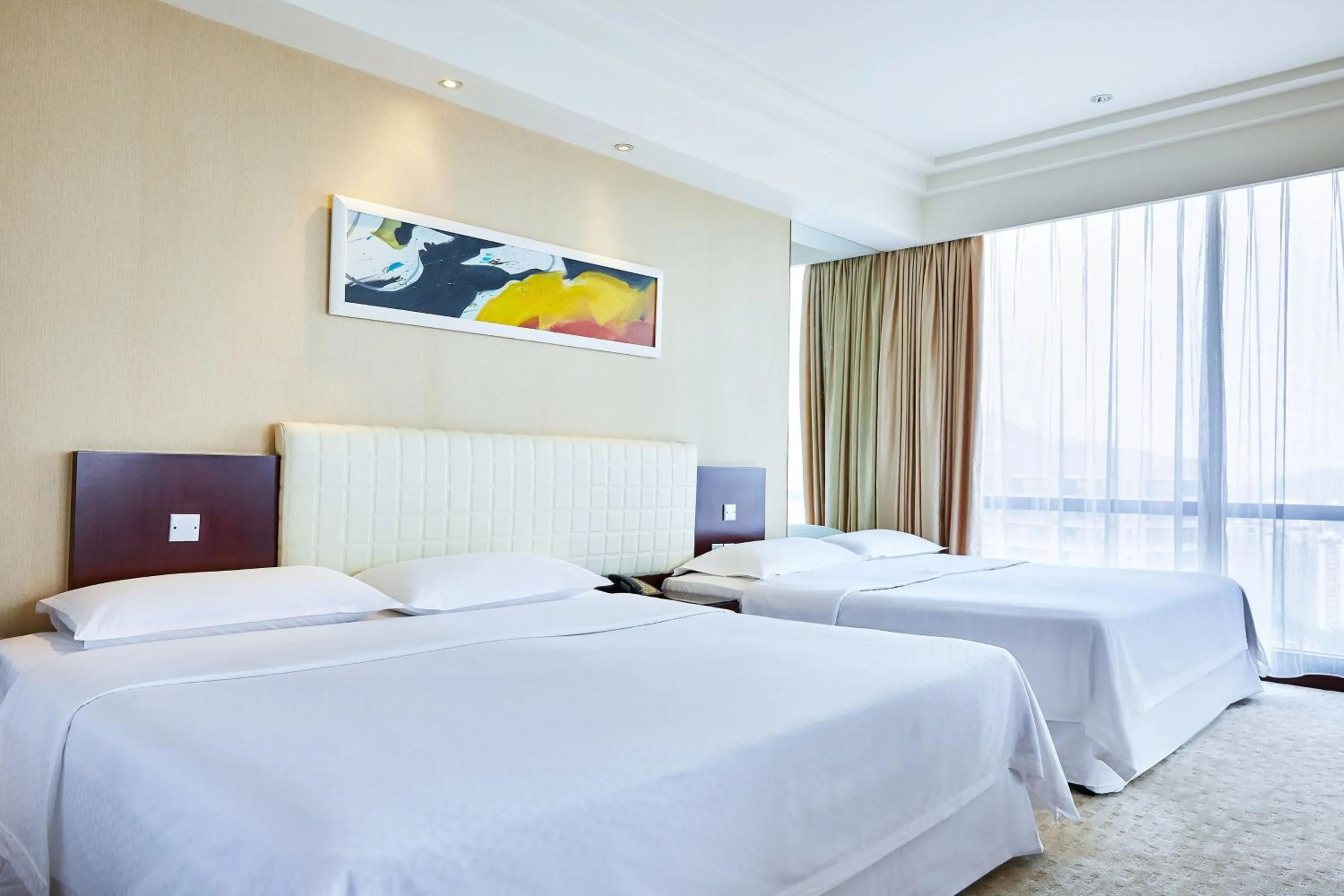 Photo of the whole room, Bed in Four Points by Sheraton Hangzhou, Binjiang