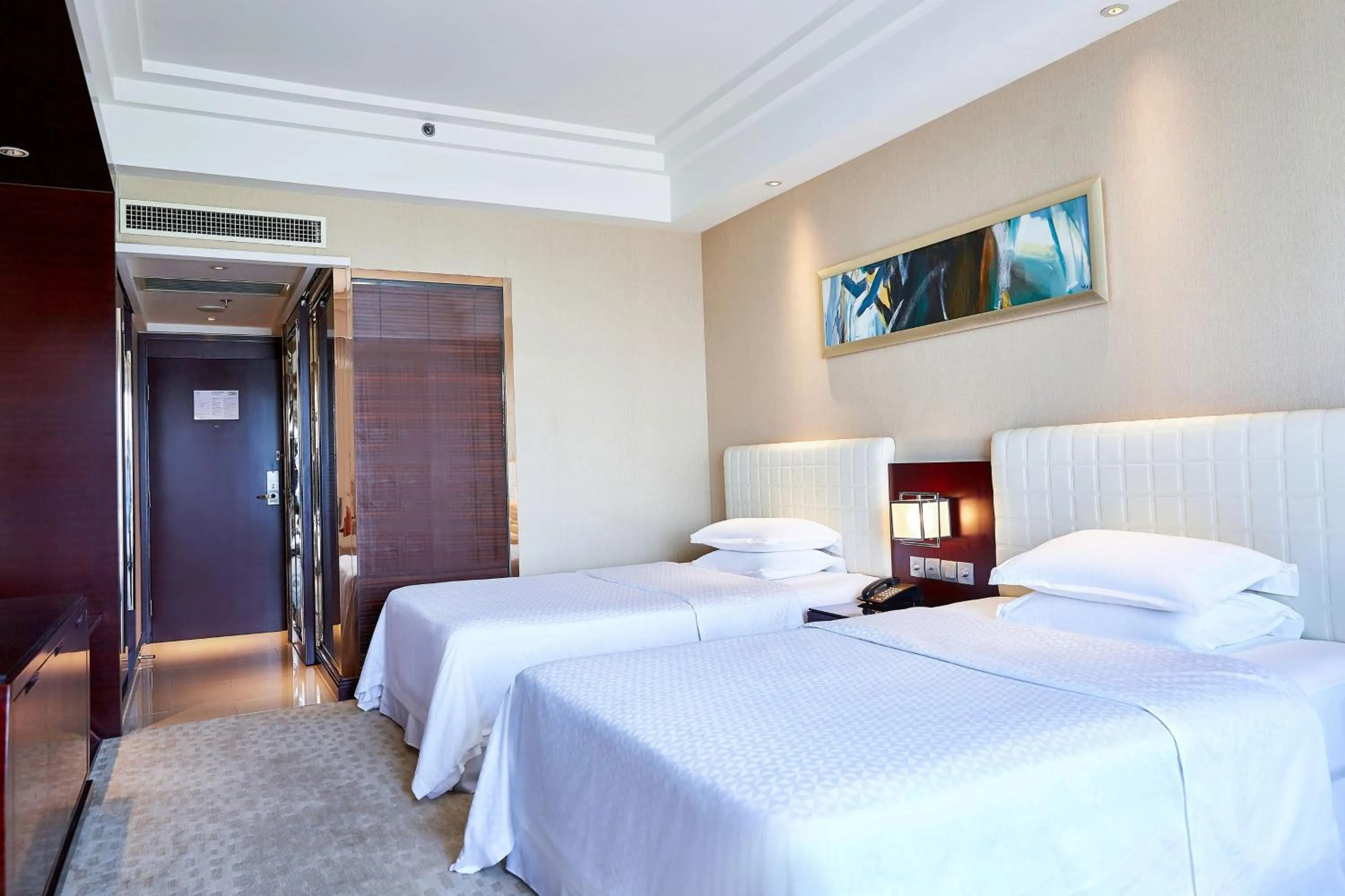 Photo of the whole room, Bed in Four Points by Sheraton Hangzhou, Binjiang