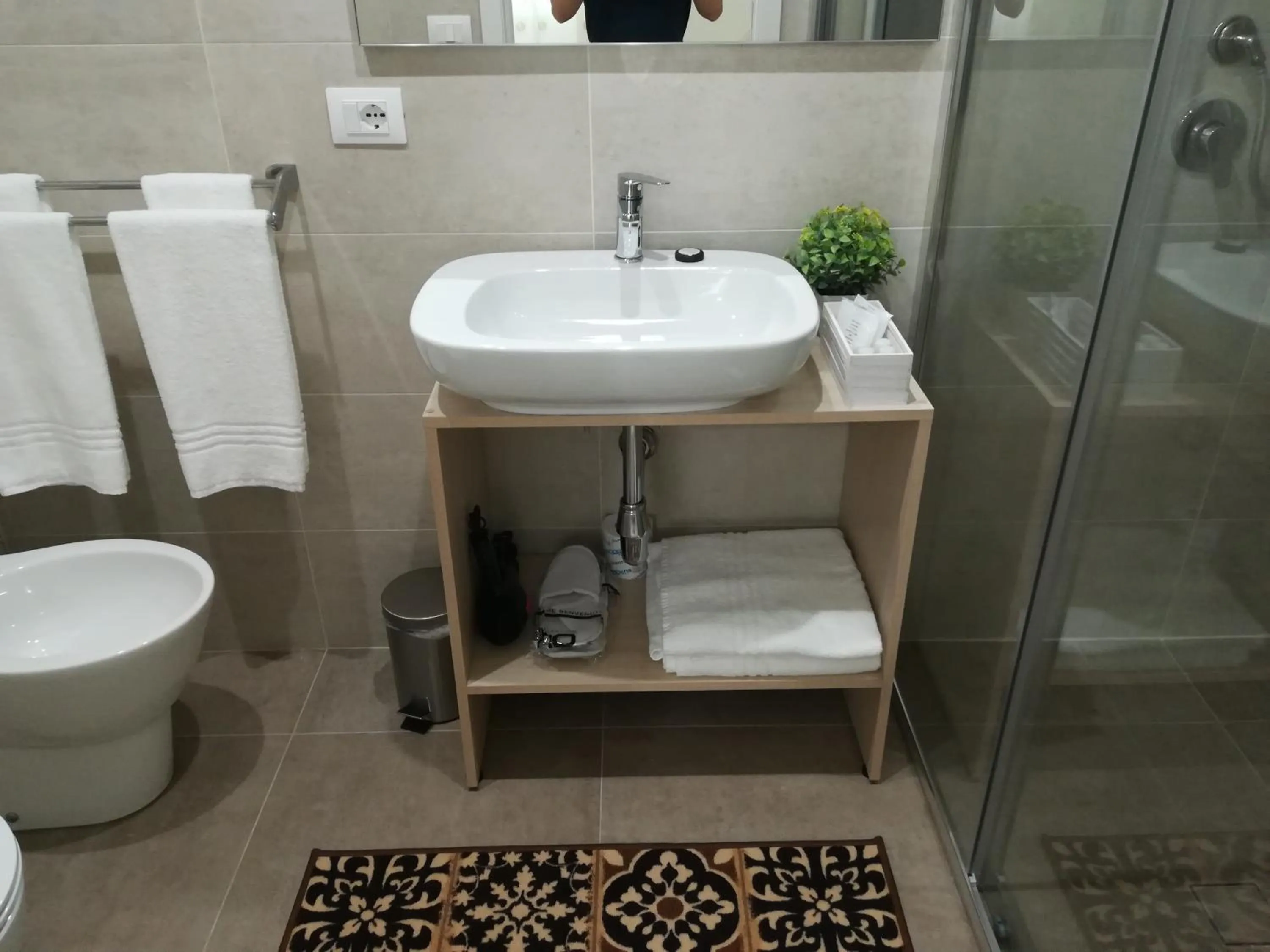 Shower in Guest House B&B Via Marina