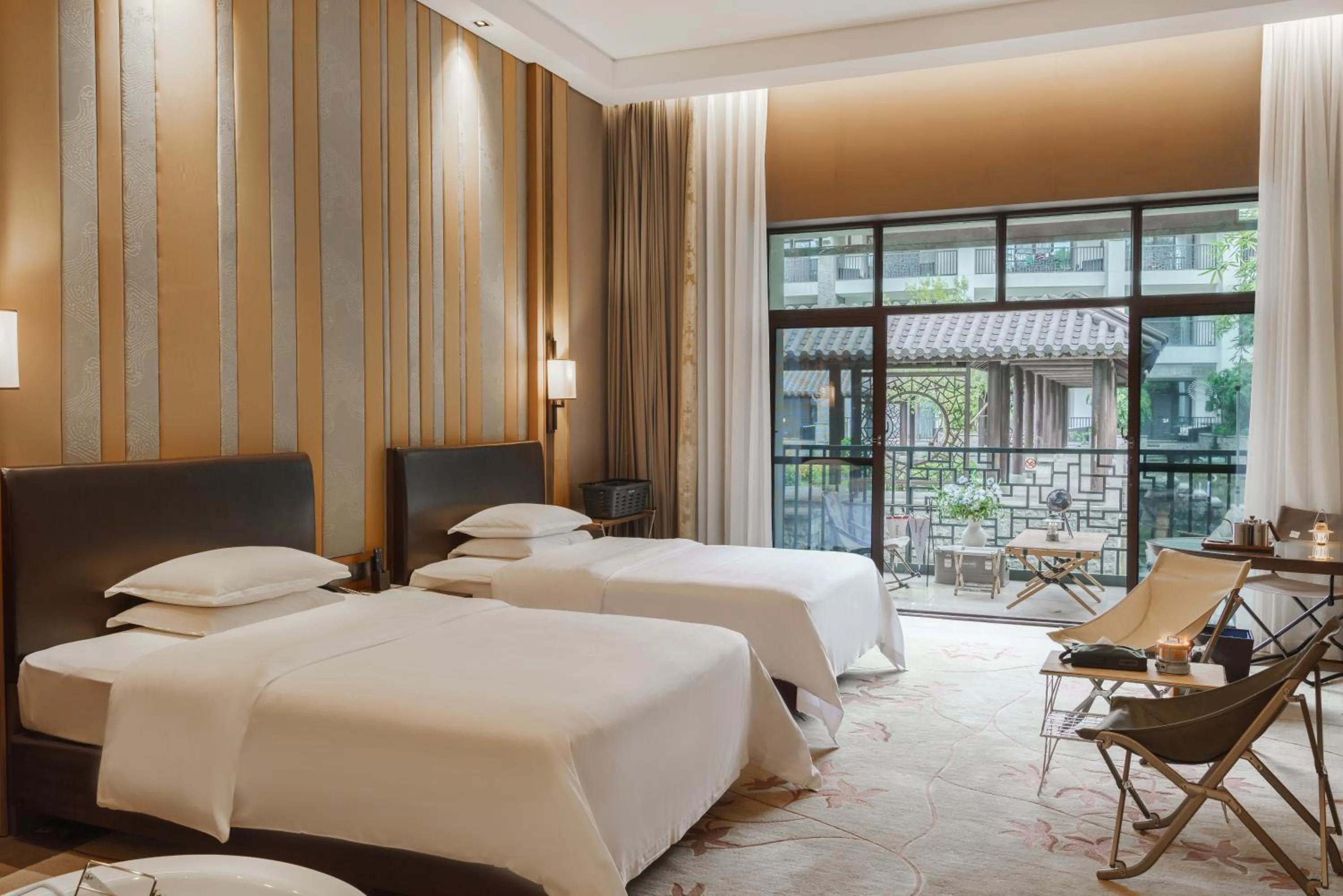 Garden view, Bed in Sheraton Grand Hangzhou Wetland Park Resort