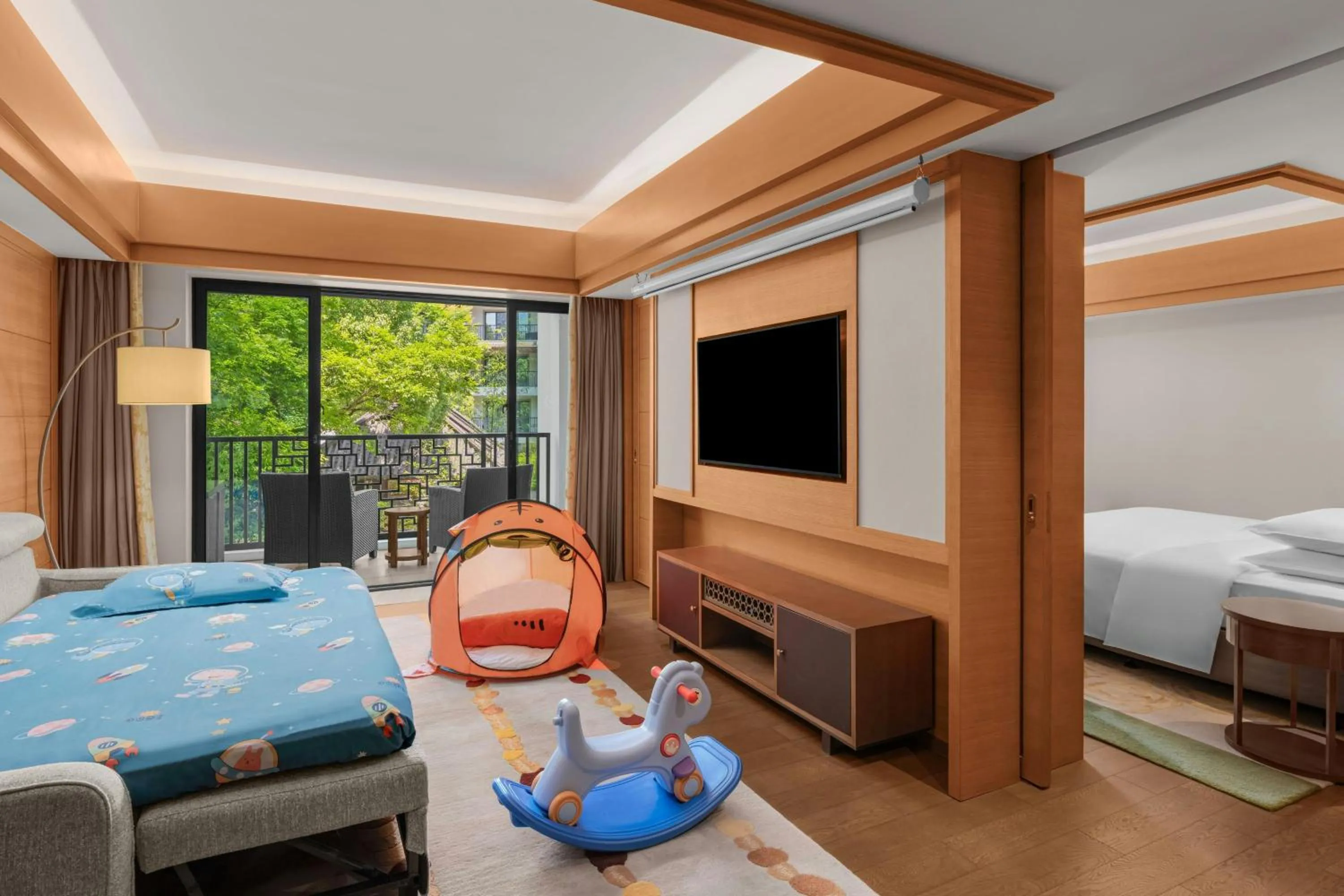 Photo of the whole room, Bed in Sheraton Grand Hangzhou Wetland Park Resort