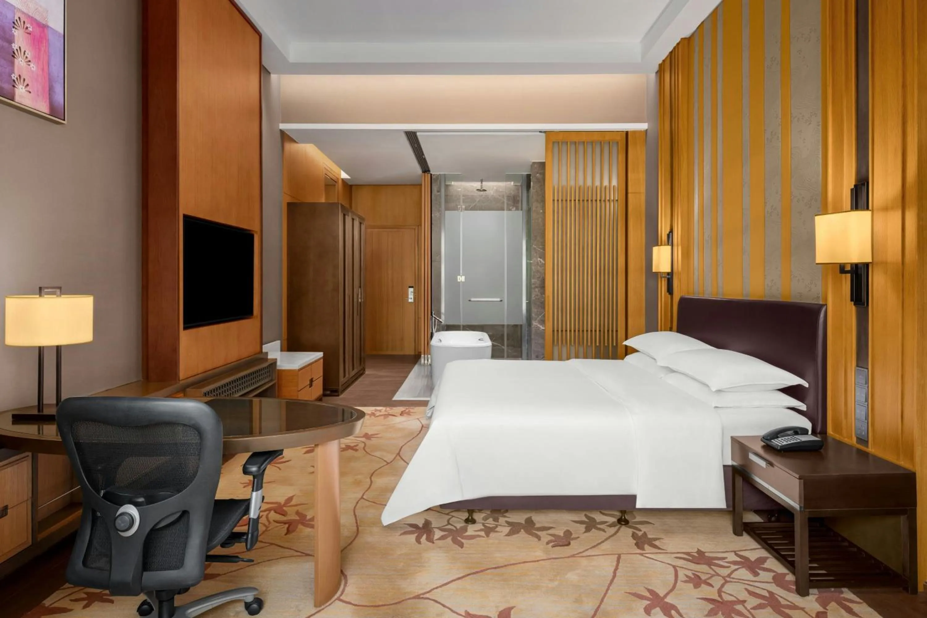 Photo of the whole room, Bed in Sheraton Grand Hangzhou Wetland Park Resort