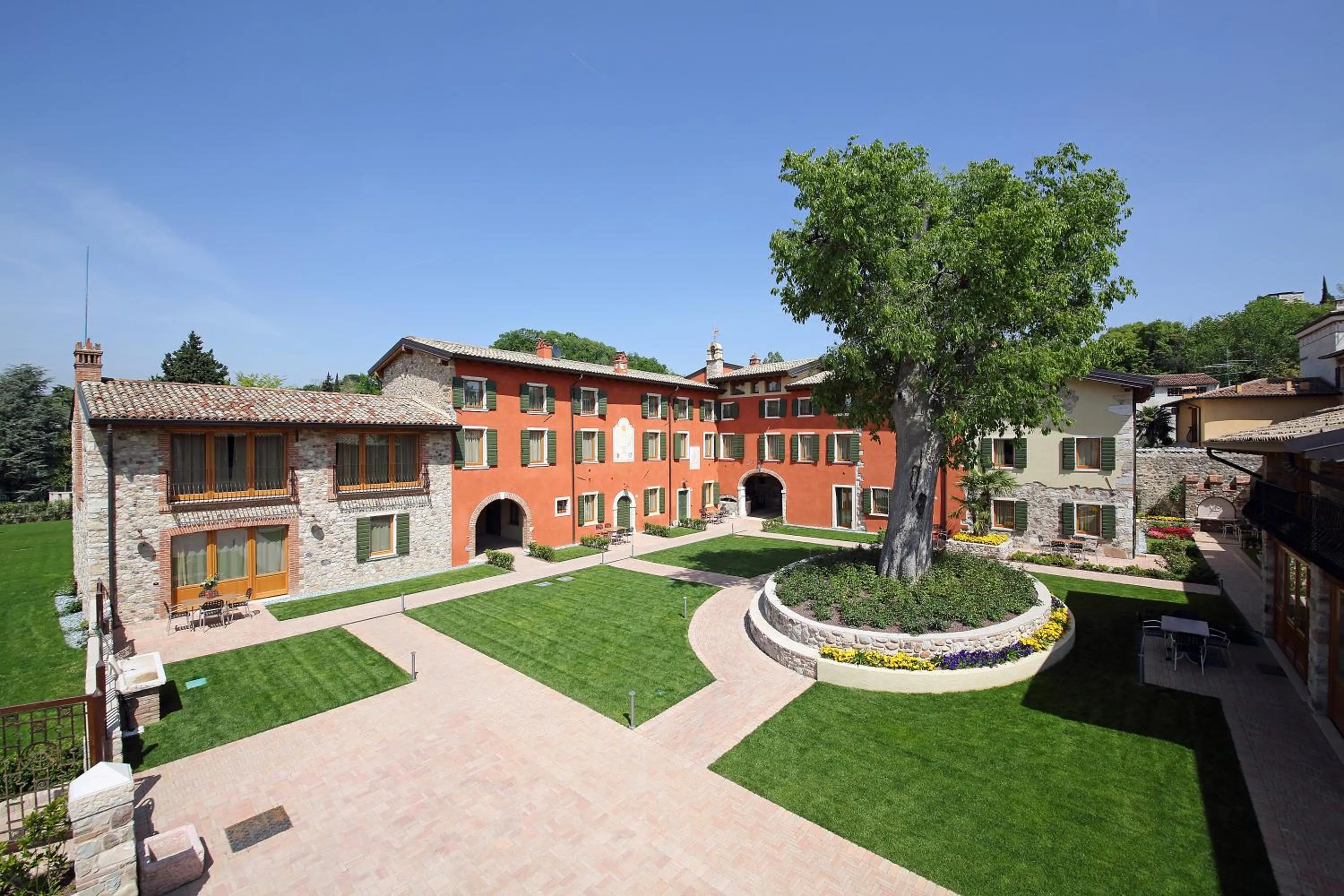 Facade/entrance in Residence Borgo Mondragon