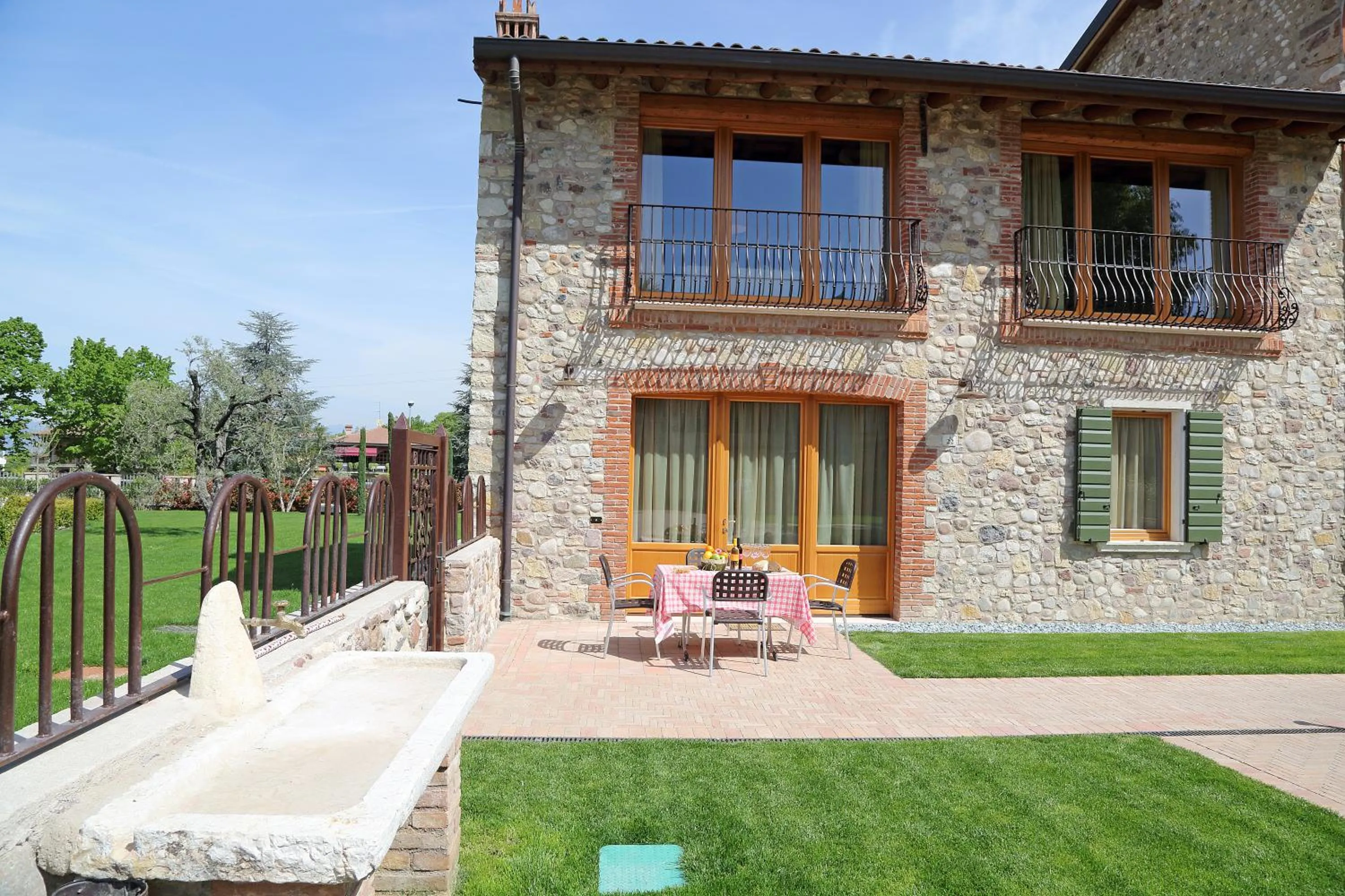 Facade/entrance in Residence Borgo Mondragon