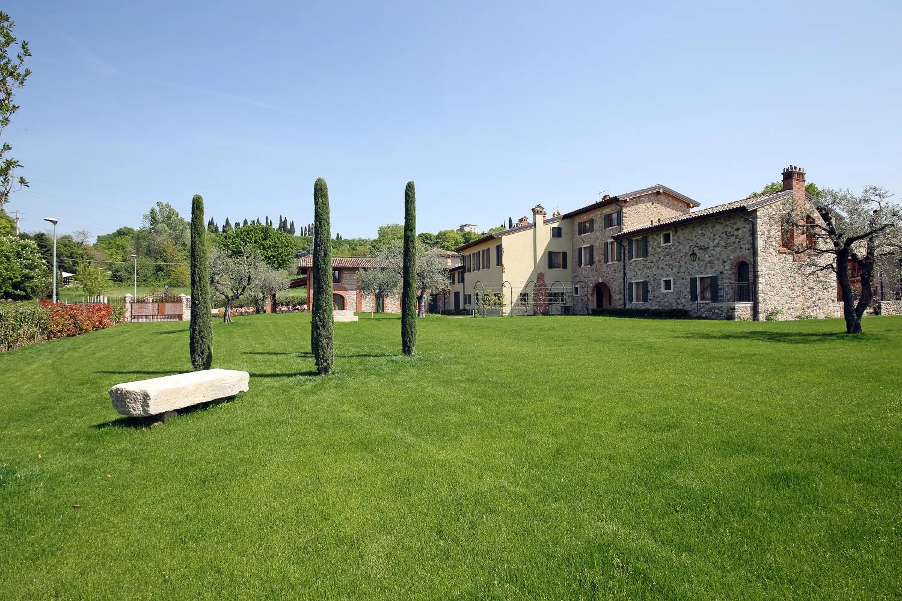 Facade/entrance in Residence Borgo Mondragon