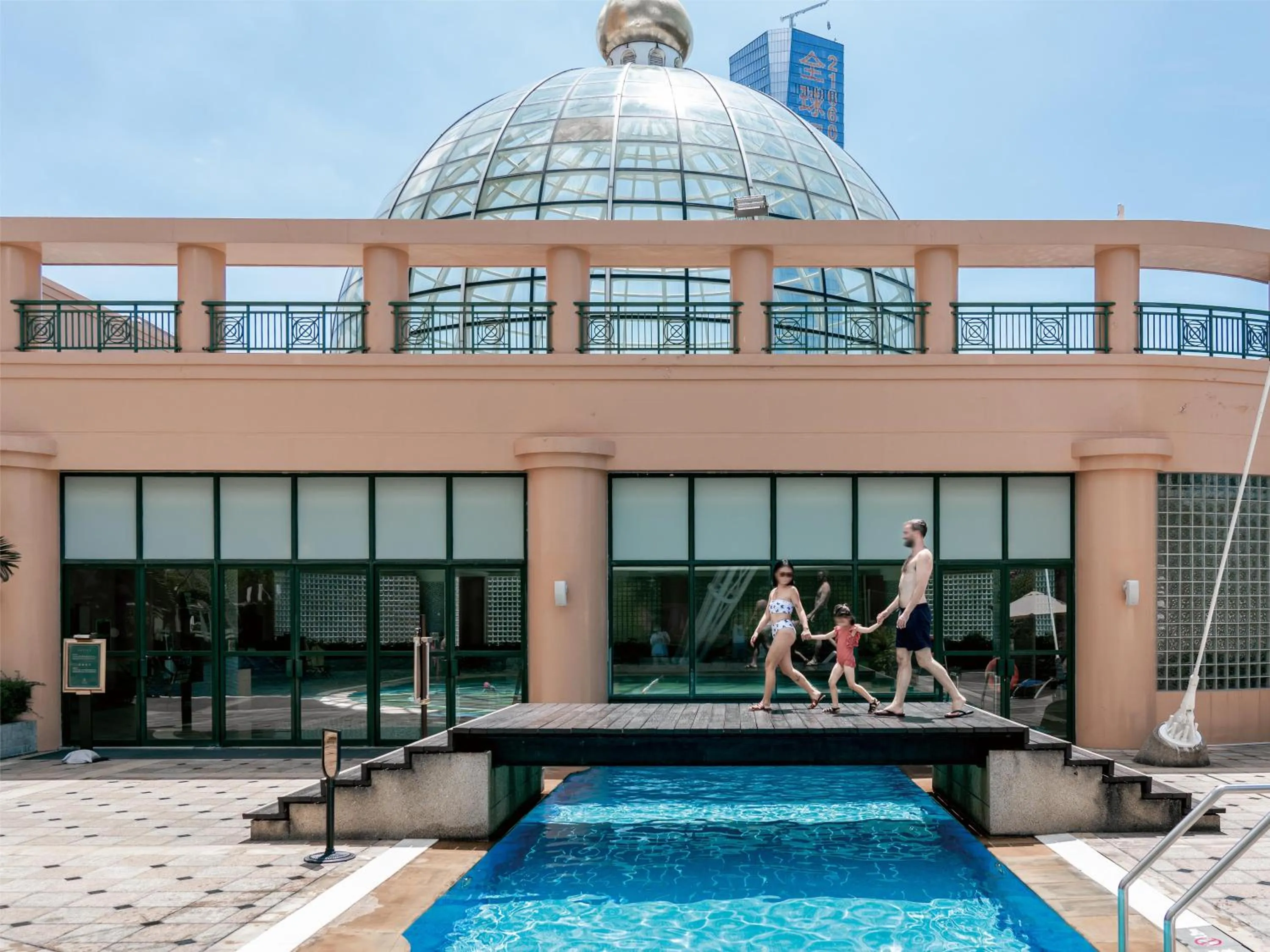 Swimming pool in Hotel Indigo Shenzhen Overseas Chinese Town by IHG