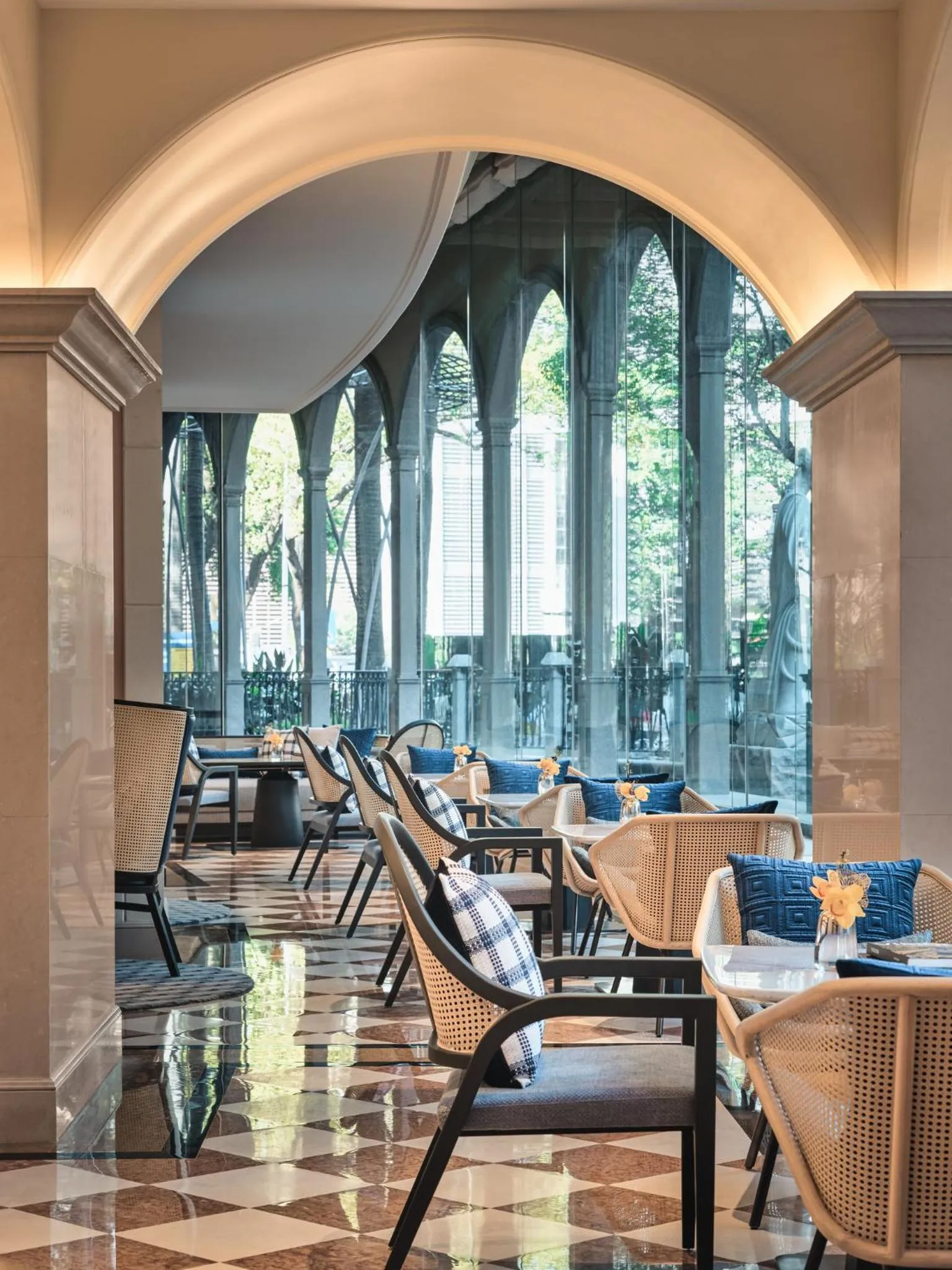 Lounge or bar in Hotel Indigo Shenzhen Overseas Chinese Town by IHG