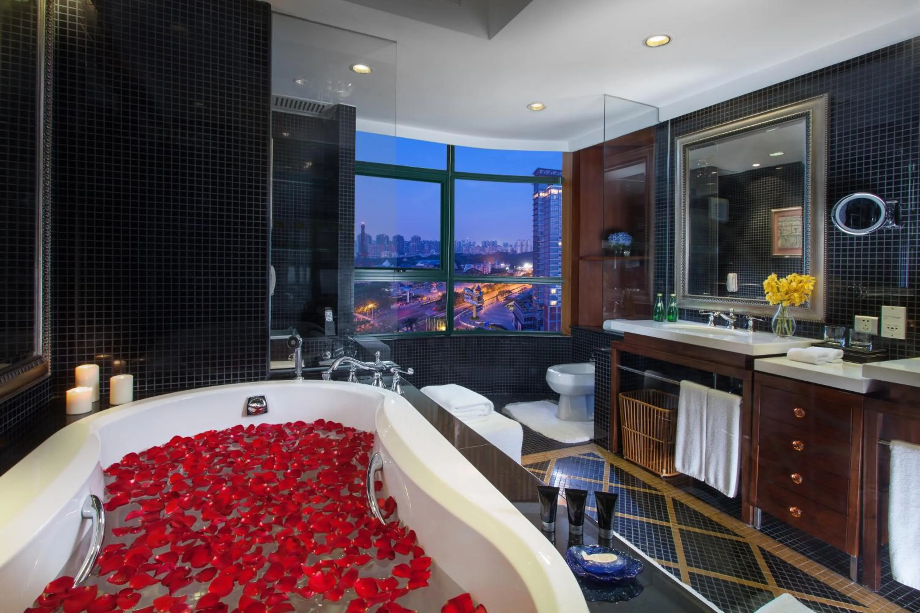 Bedroom in Hotel Indigo Shenzhen Overseas Chinese Town by IHG