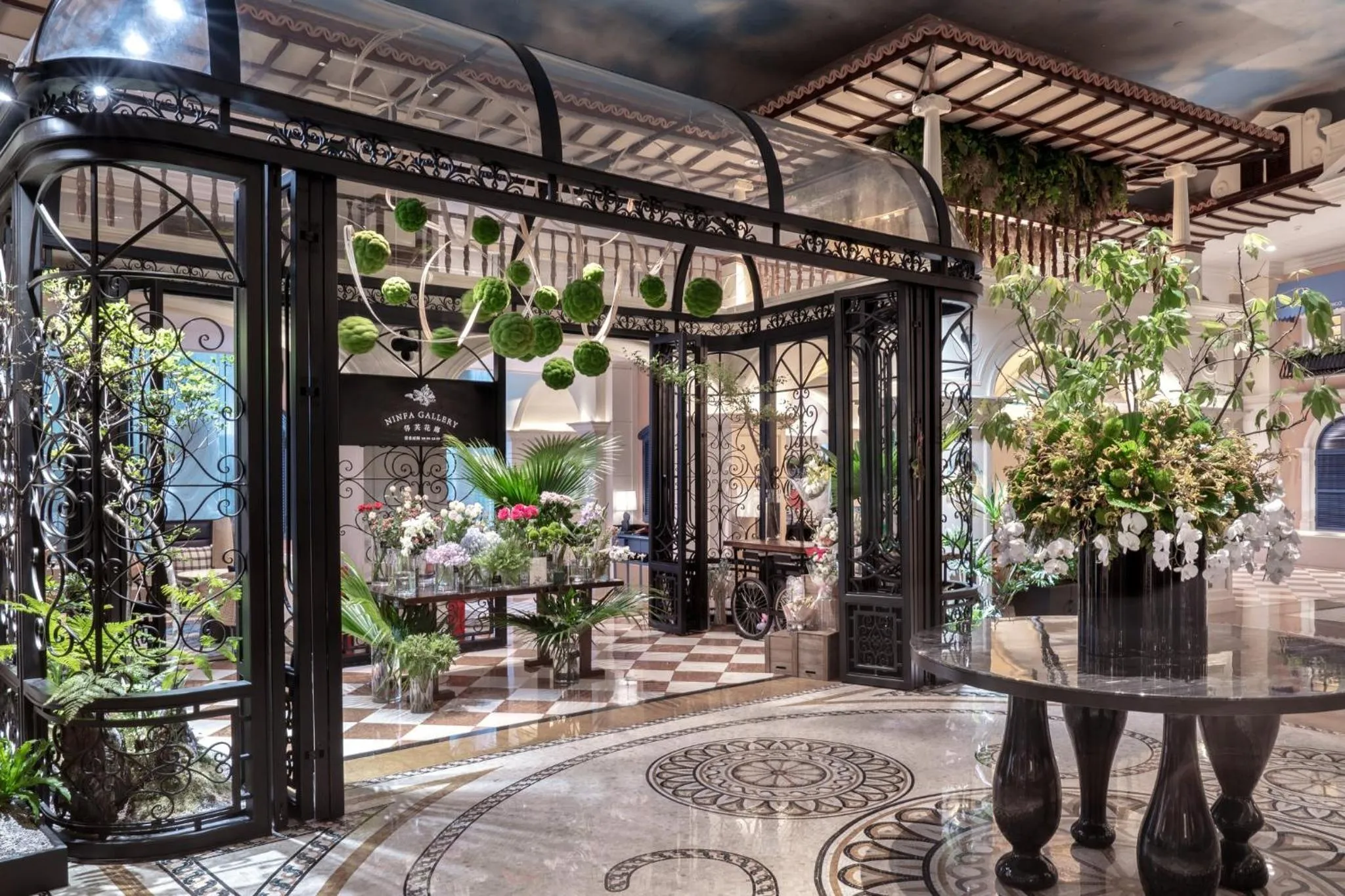 Lounge or bar in Hotel Indigo Shenzhen Overseas Chinese Town by IHG