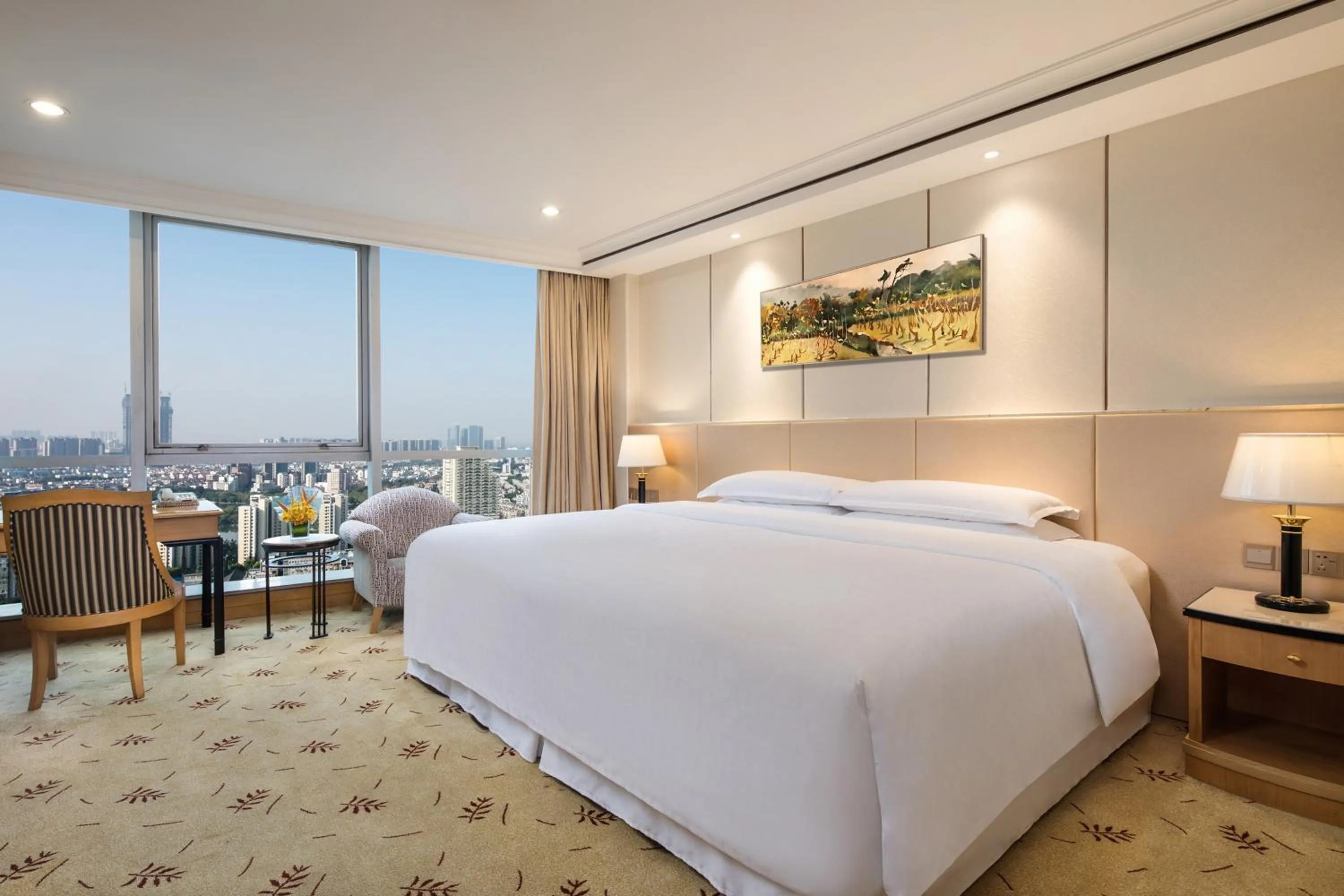 Photo of the whole room, Bed in Sheraton Nanjing Kingsley Hotel & Towers