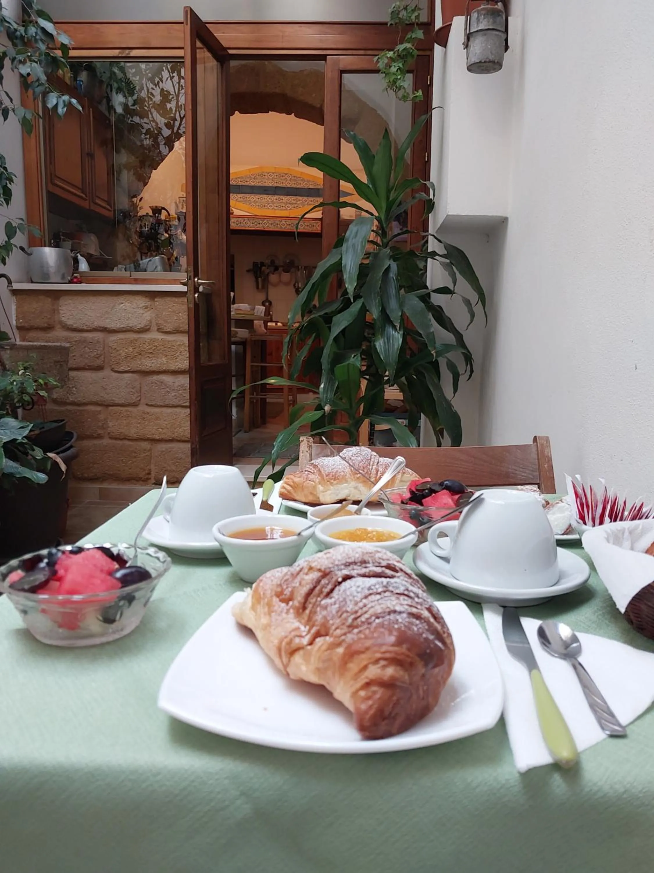 Breakfast in Arco Ubriaco