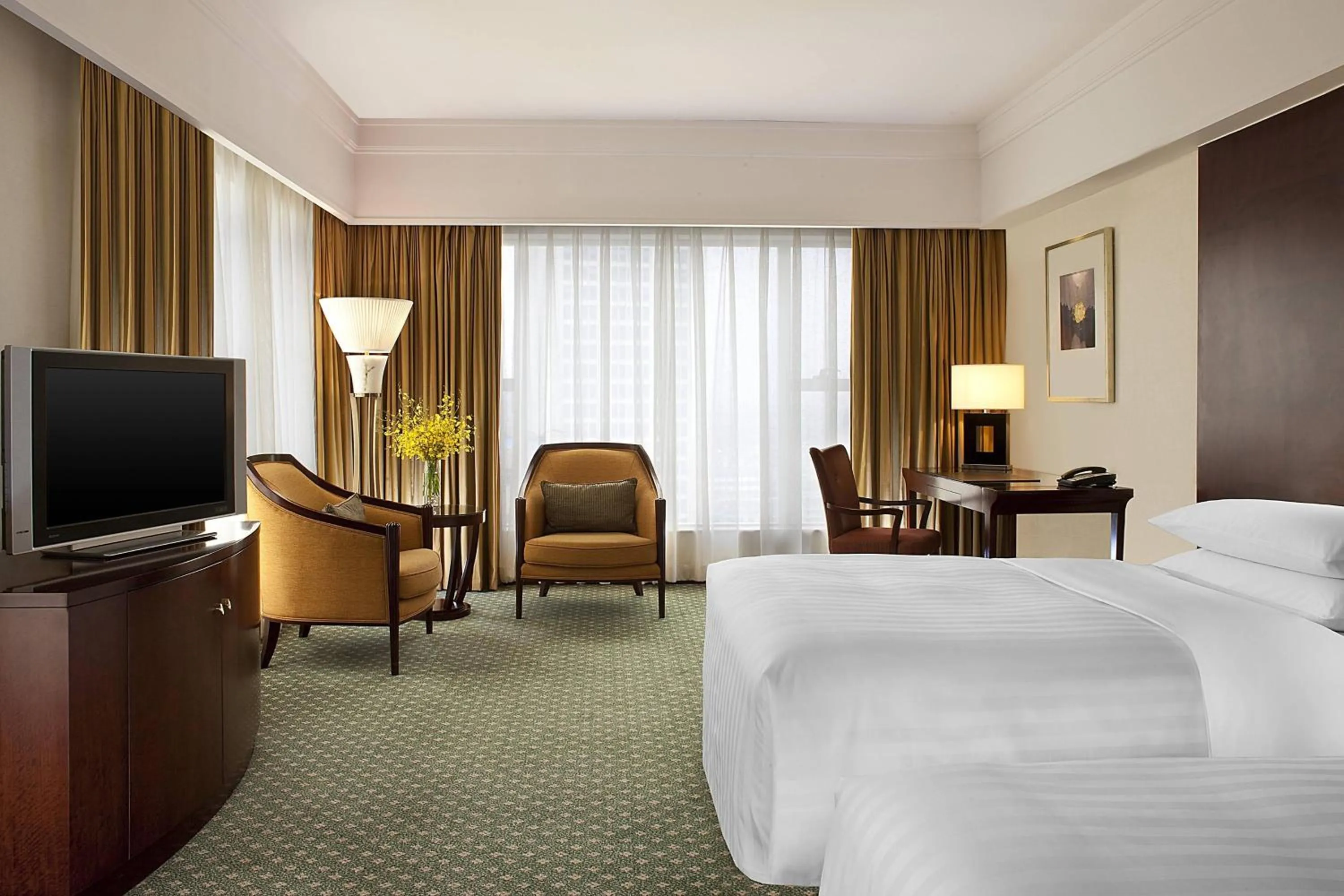 Photo of the whole room, Bed in Sheraton Ningbo Hotel