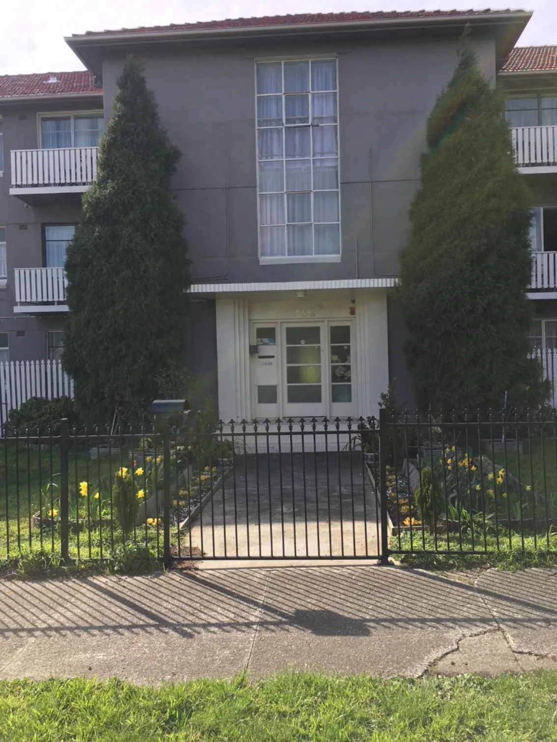 Garden, Property Building in Hobart Apartments