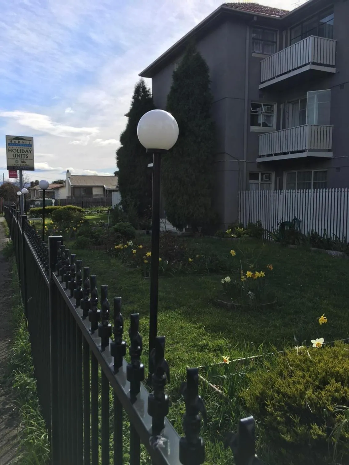 Garden, Property Building in Hobart Apartments