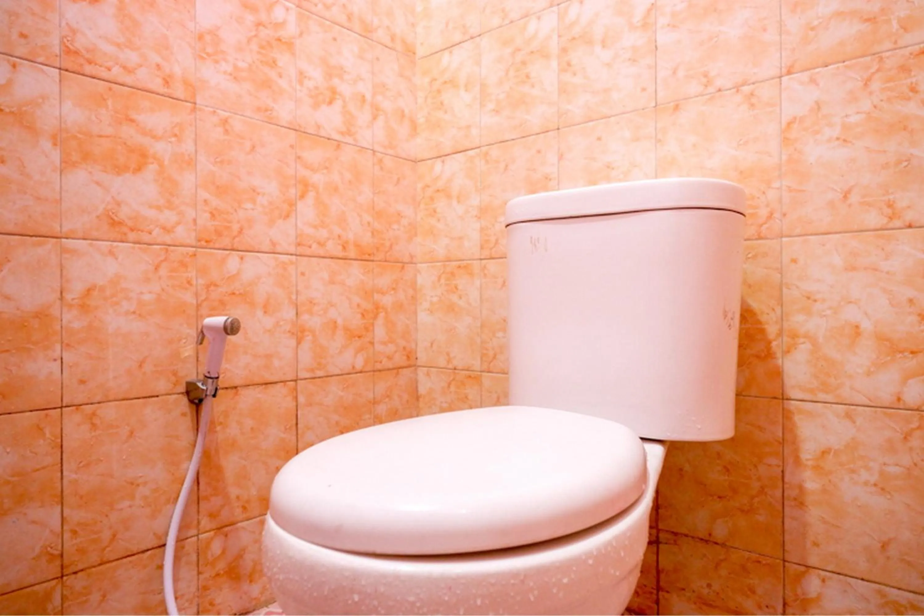 Bathroom in RedDoorz Syariah near Telaga Warna Dieng