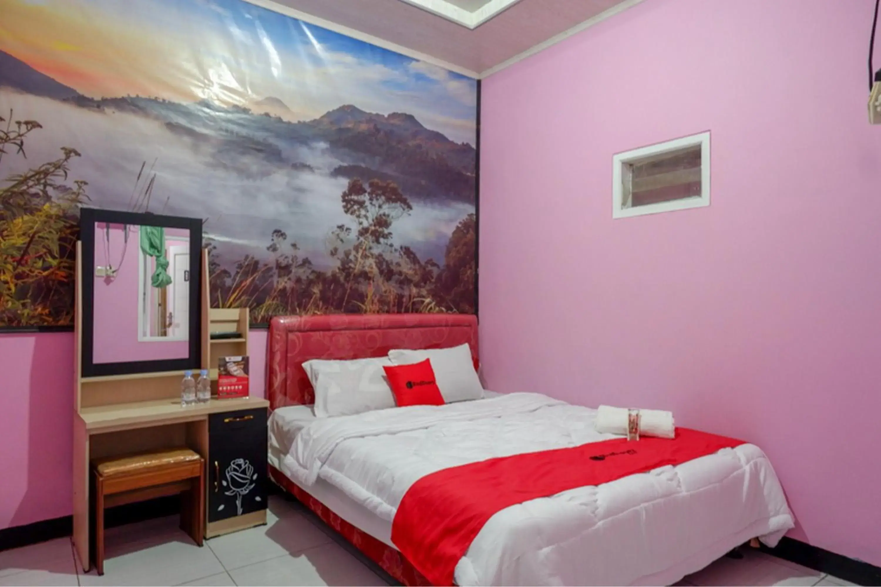Double Room in RedDoorz Syariah near Telaga Warna Dieng Double Room in RedDoorz Syariah near Telaga Warna Dieng