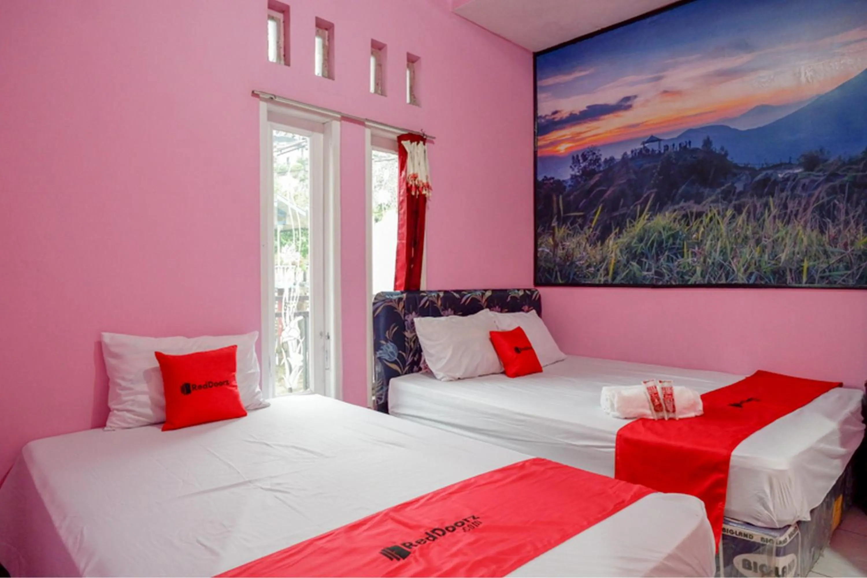 Bed in RedDoorz Syariah near Telaga Warna Dieng