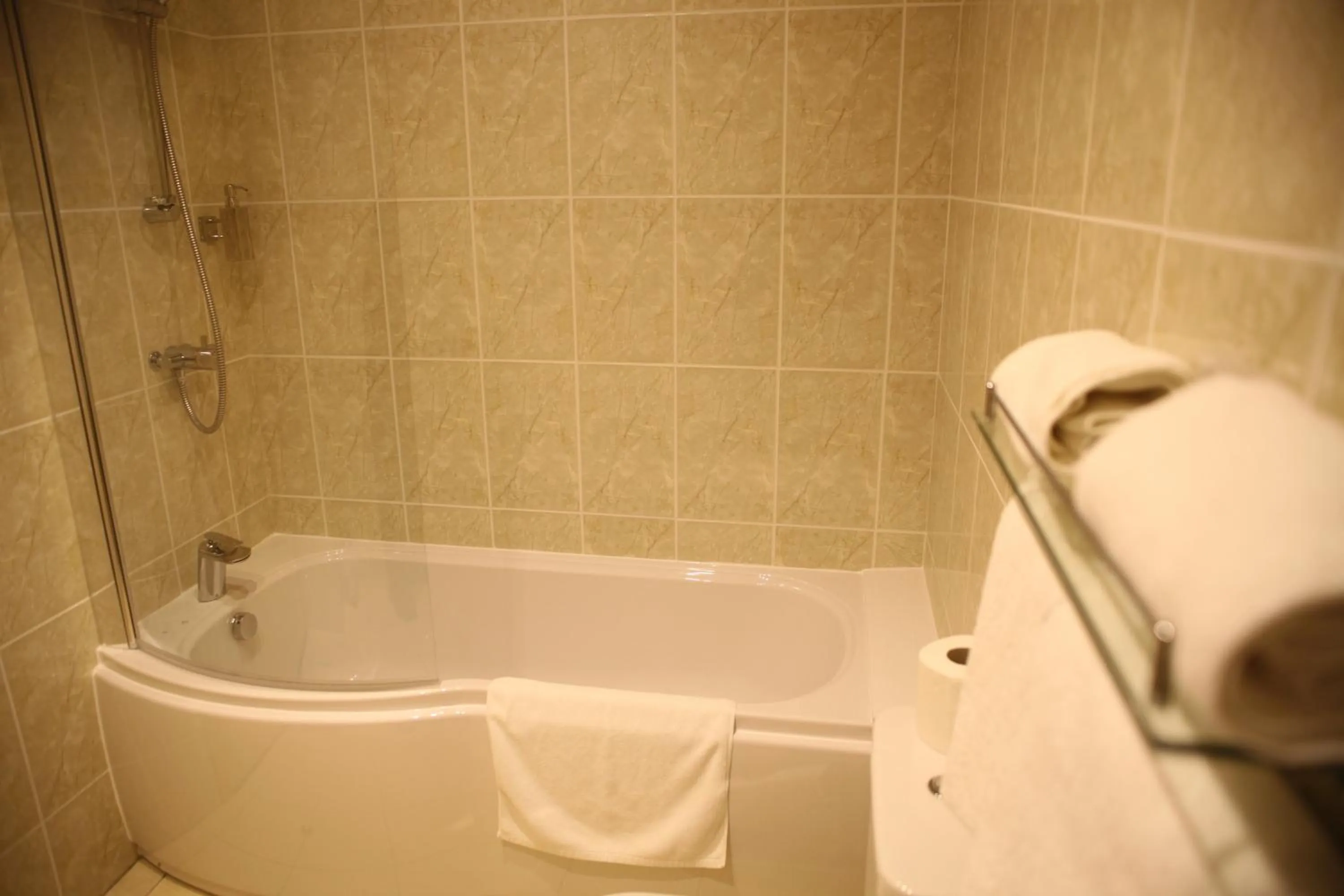 Bathroom in Cambridge Hotel