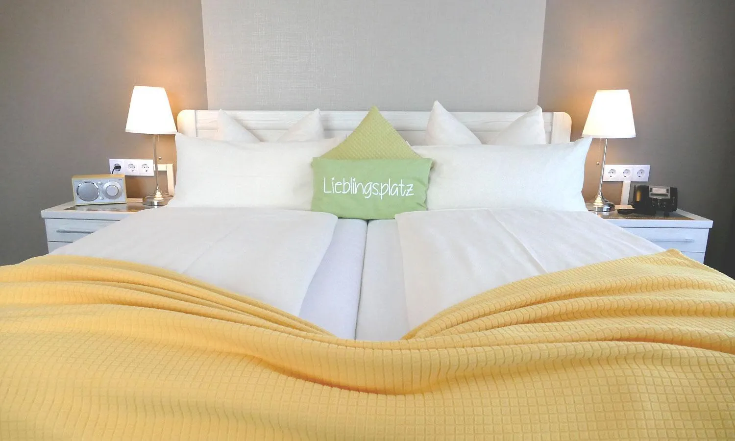 Living room, Bed in Hotel Diekseequell Superior am Dieksee