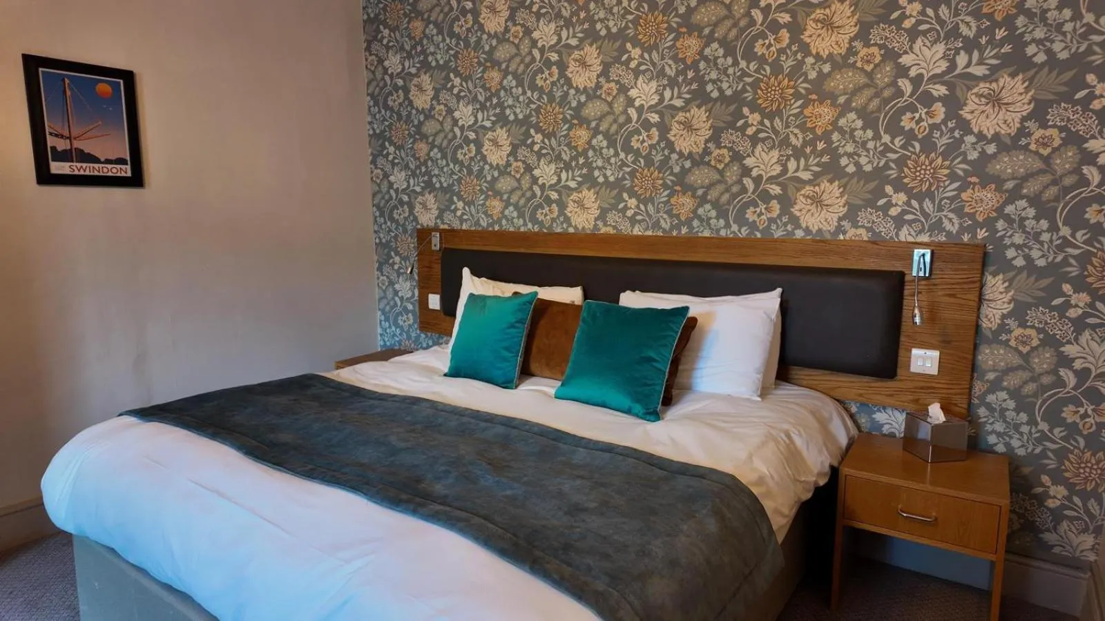 Bedroom, Bed in The Goddard Arms