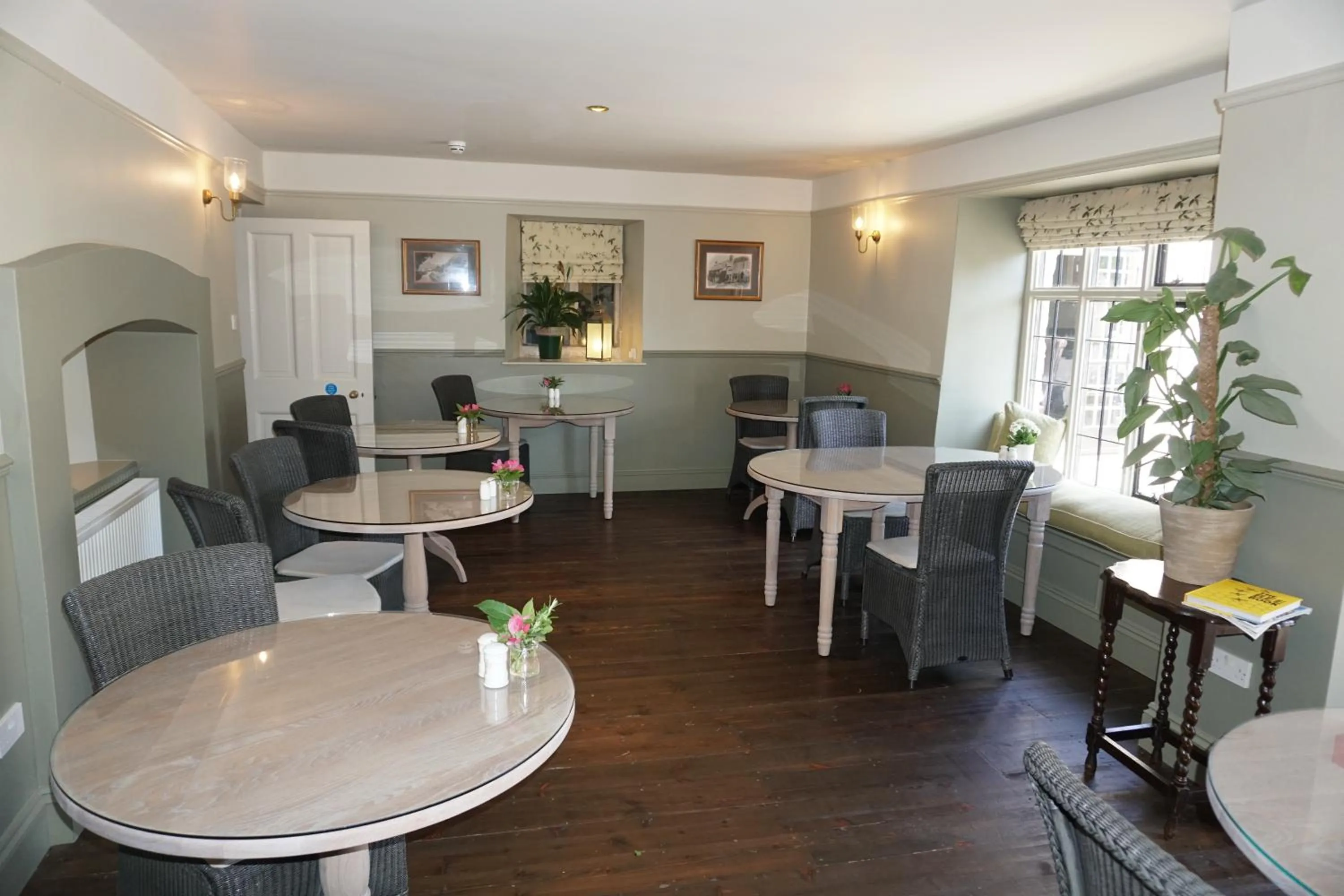 Lounge or bar in Mortons Manor