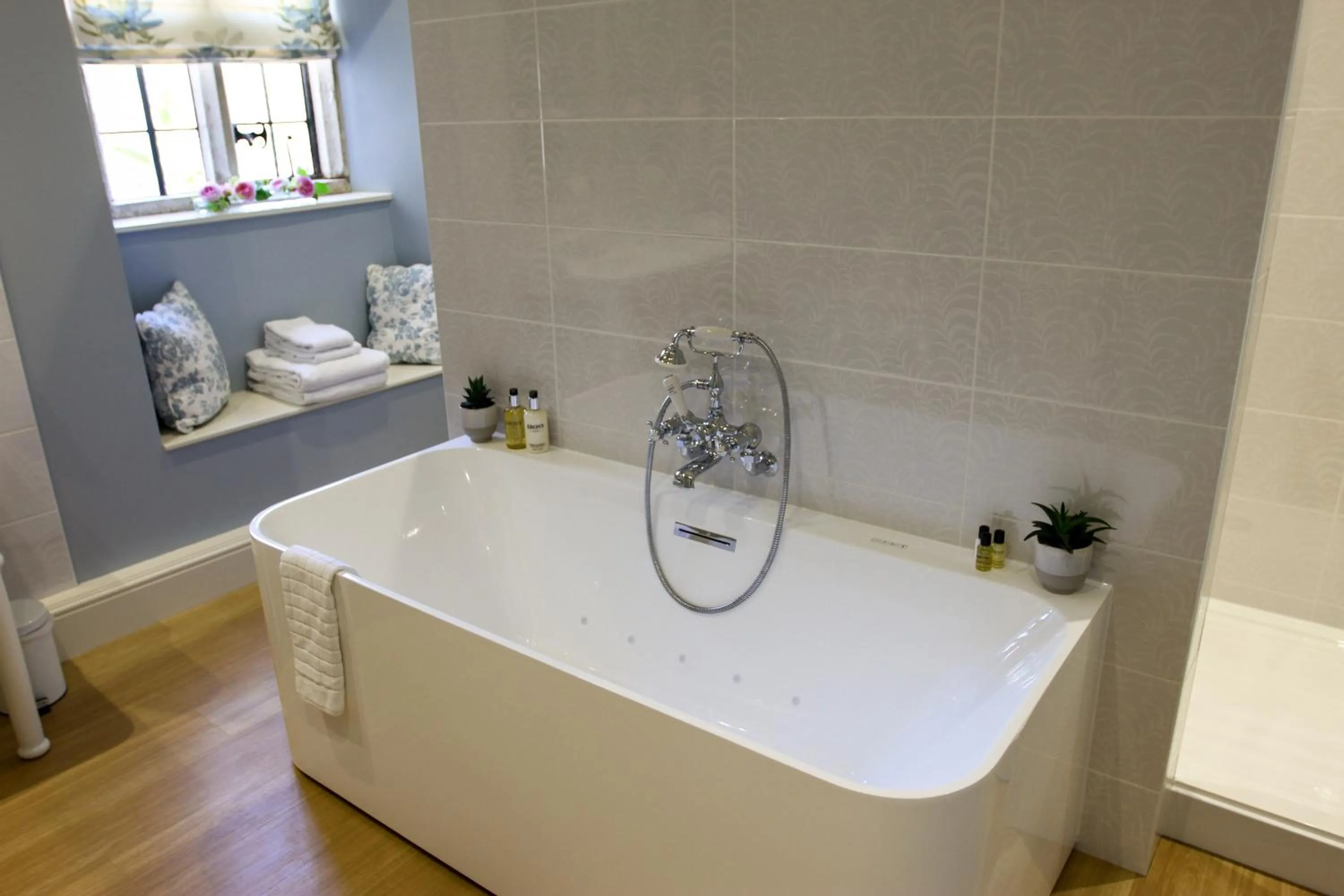 Bath in Mortons Manor