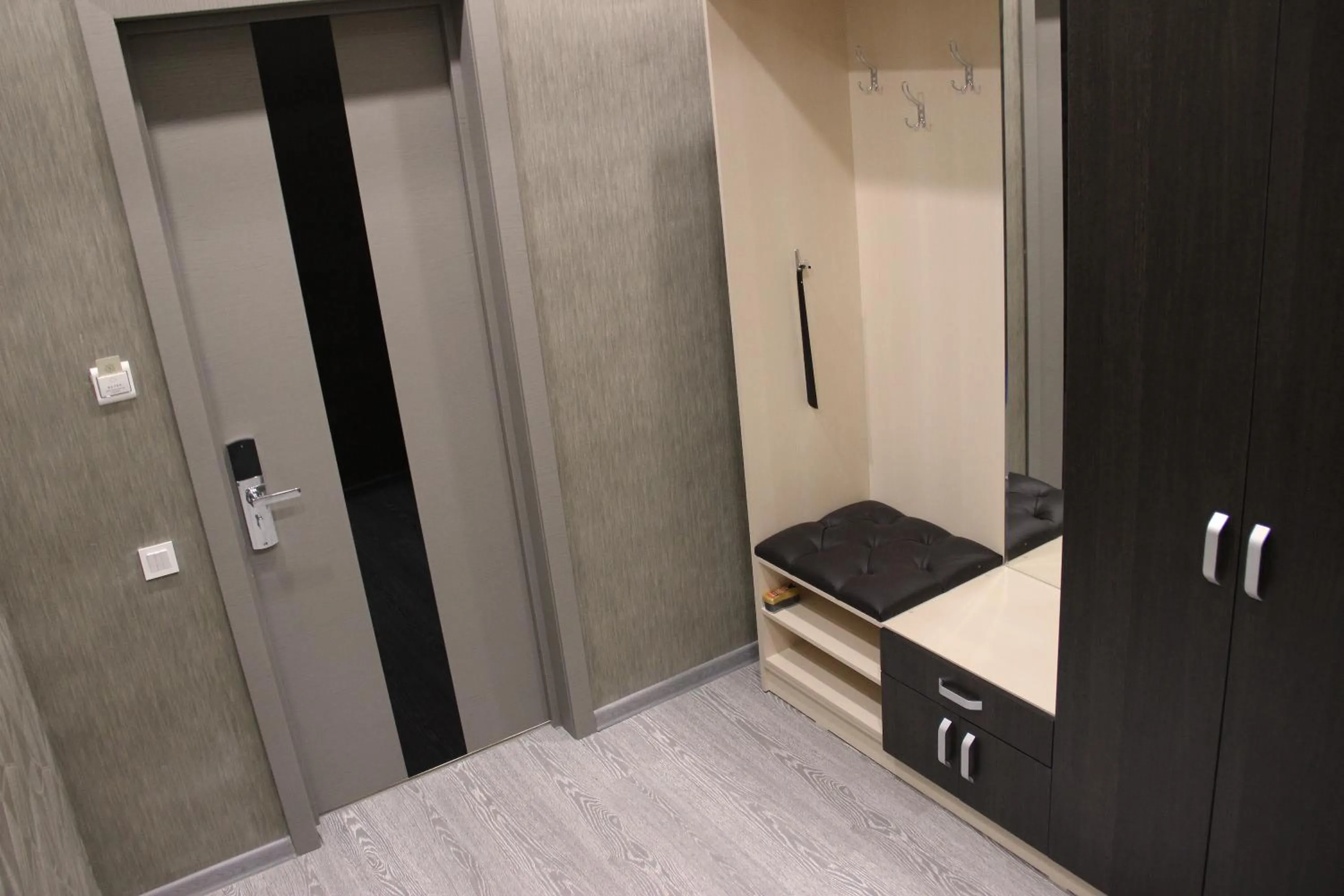 wardrobe in SAFIR BUSINESS HOTEL o