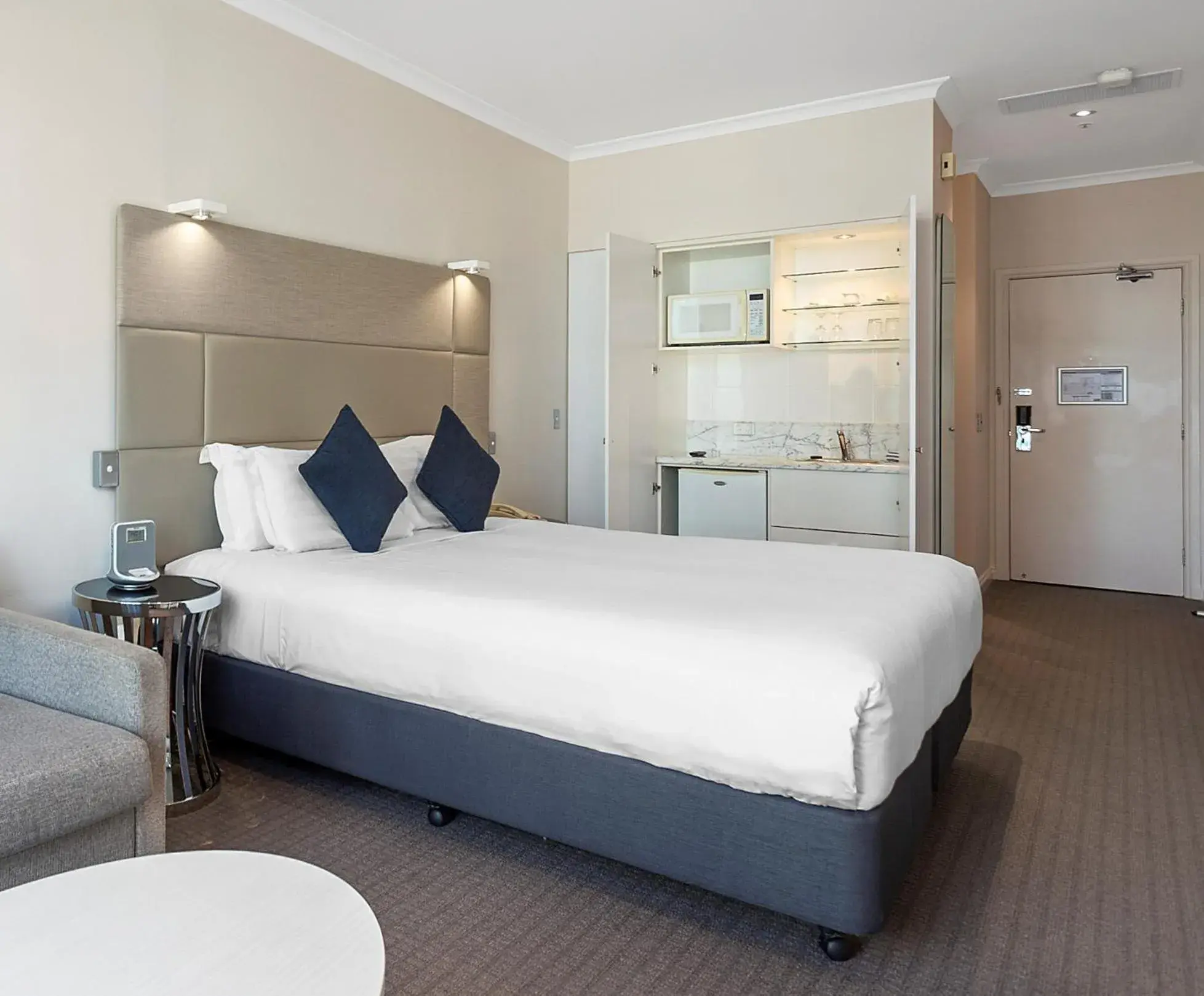 Studio with River View in Clarion Suites Gateway Studio with River View in Clarion Suites Gateway