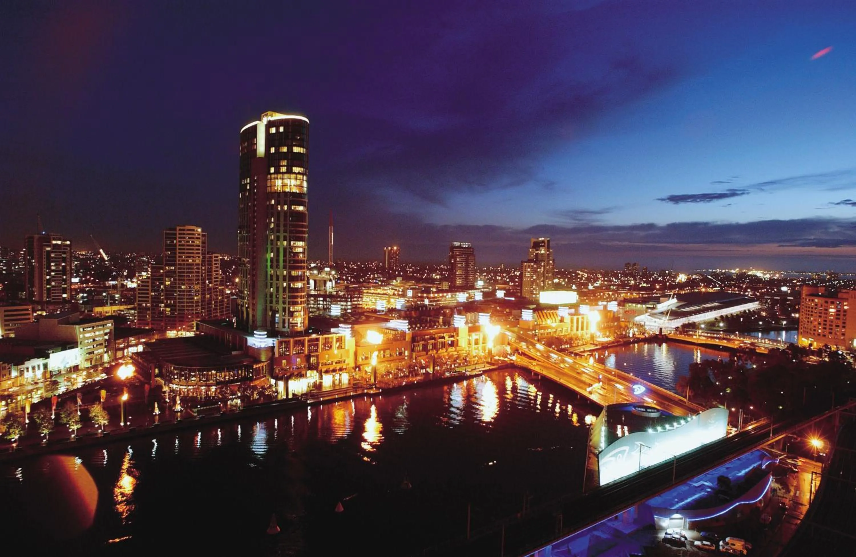 Night in Clarion Suites Gateway