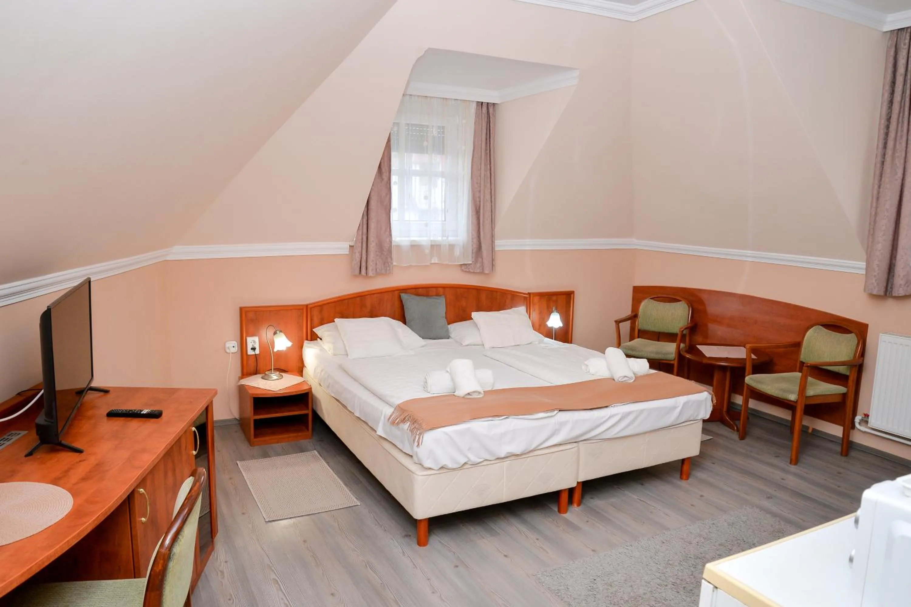 Bed in Major Panzió és Étterem