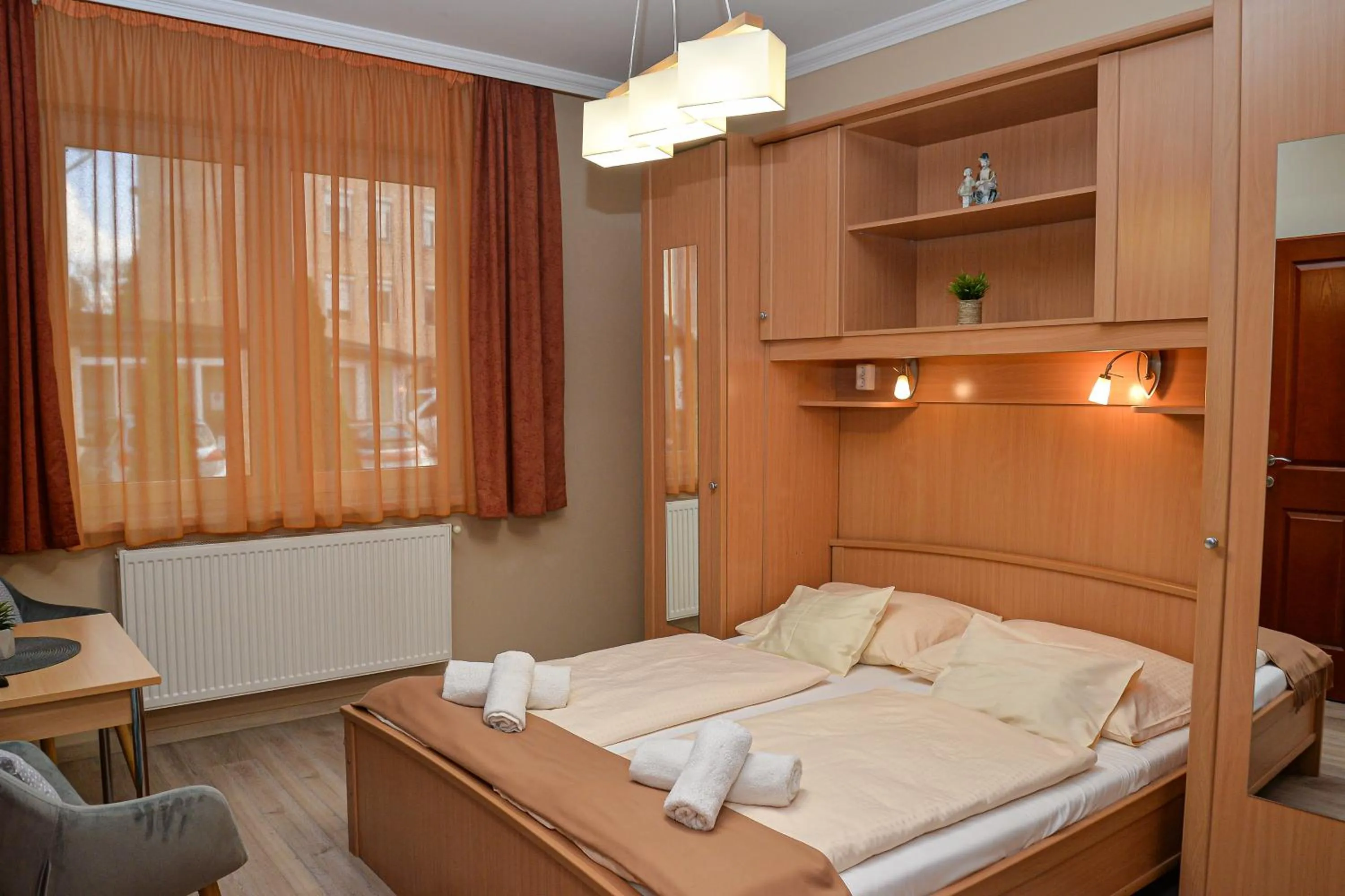 Bed in Major Panzió és Étterem