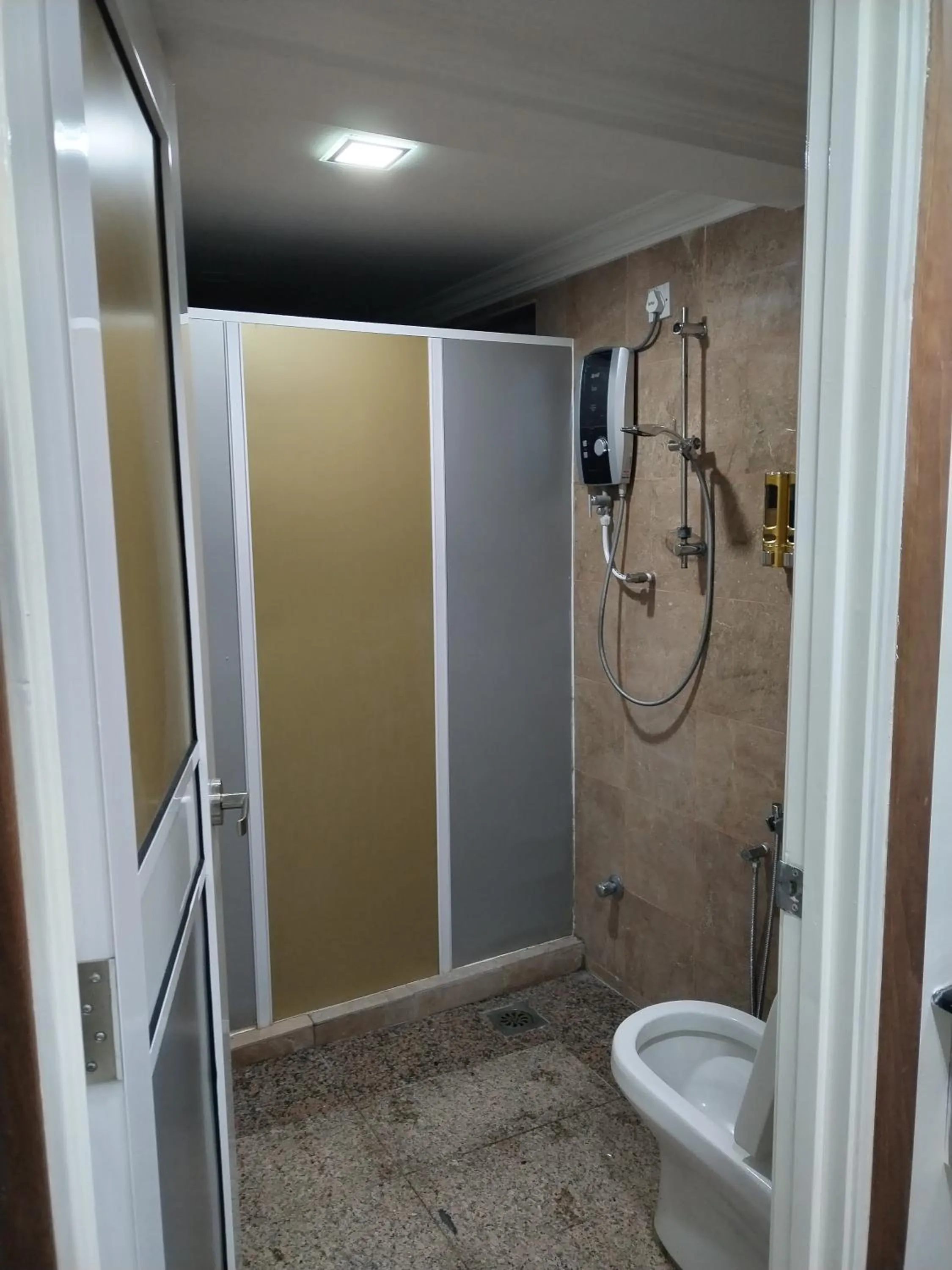 Shower in Rocky Farm