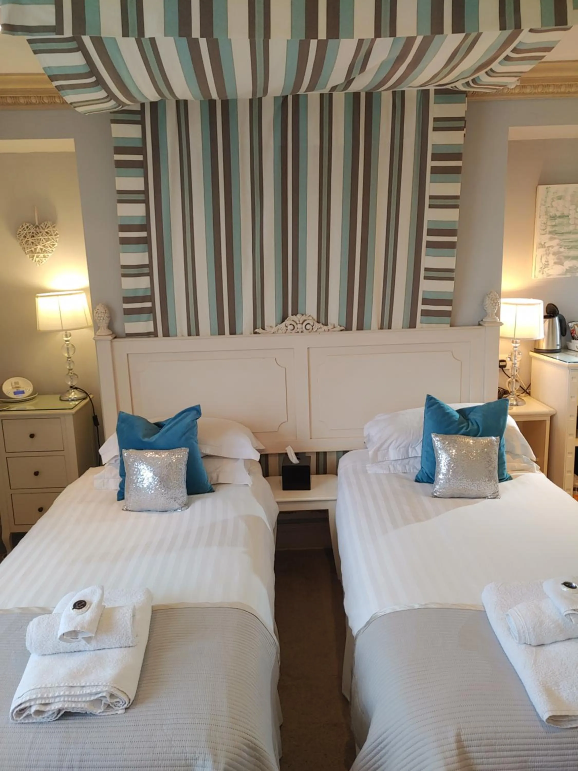 Bed in The Bath House Boutique B&B - IN-ROOM Breakfast - FREE parking