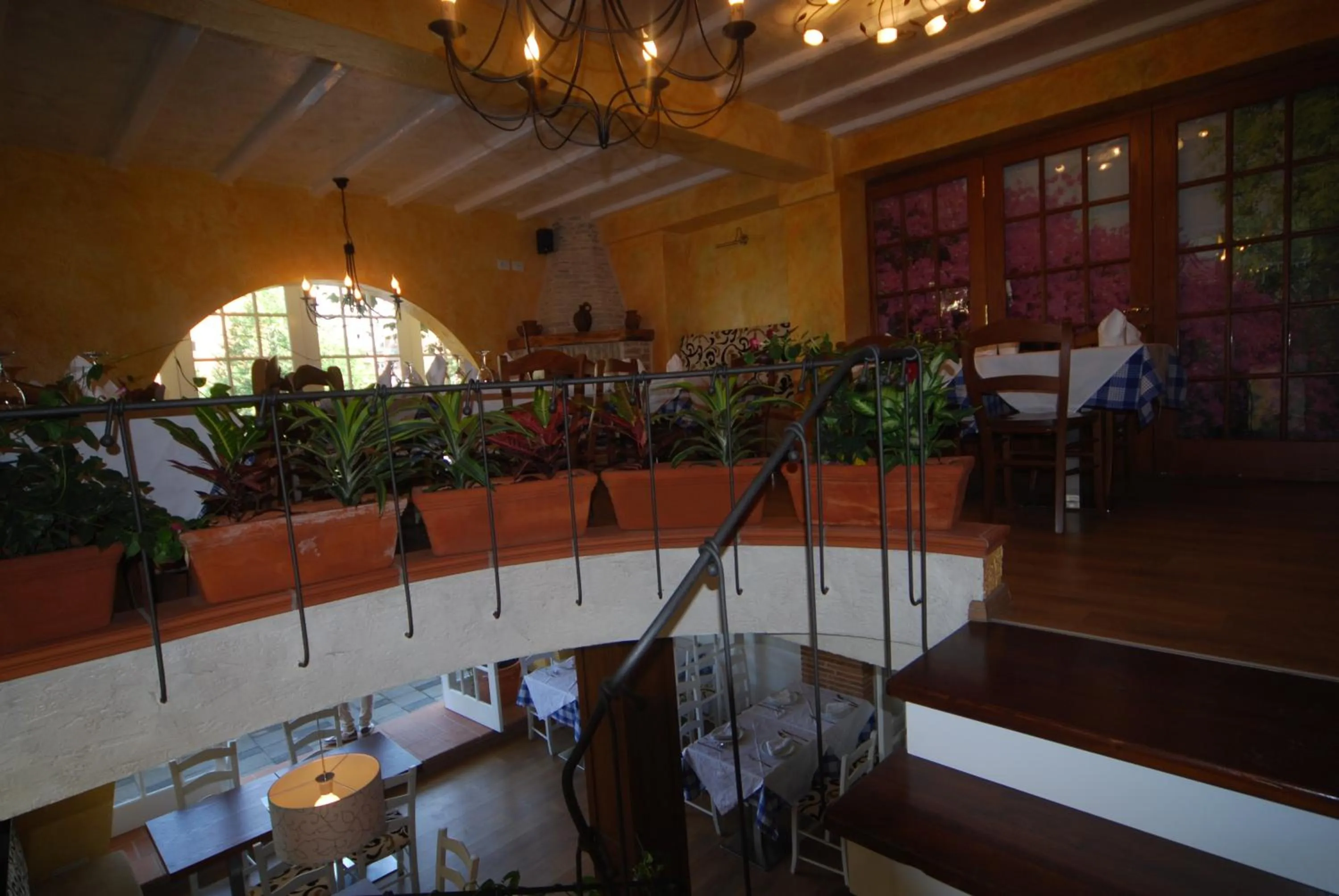 Restaurant/places to eat in Hotel Town House