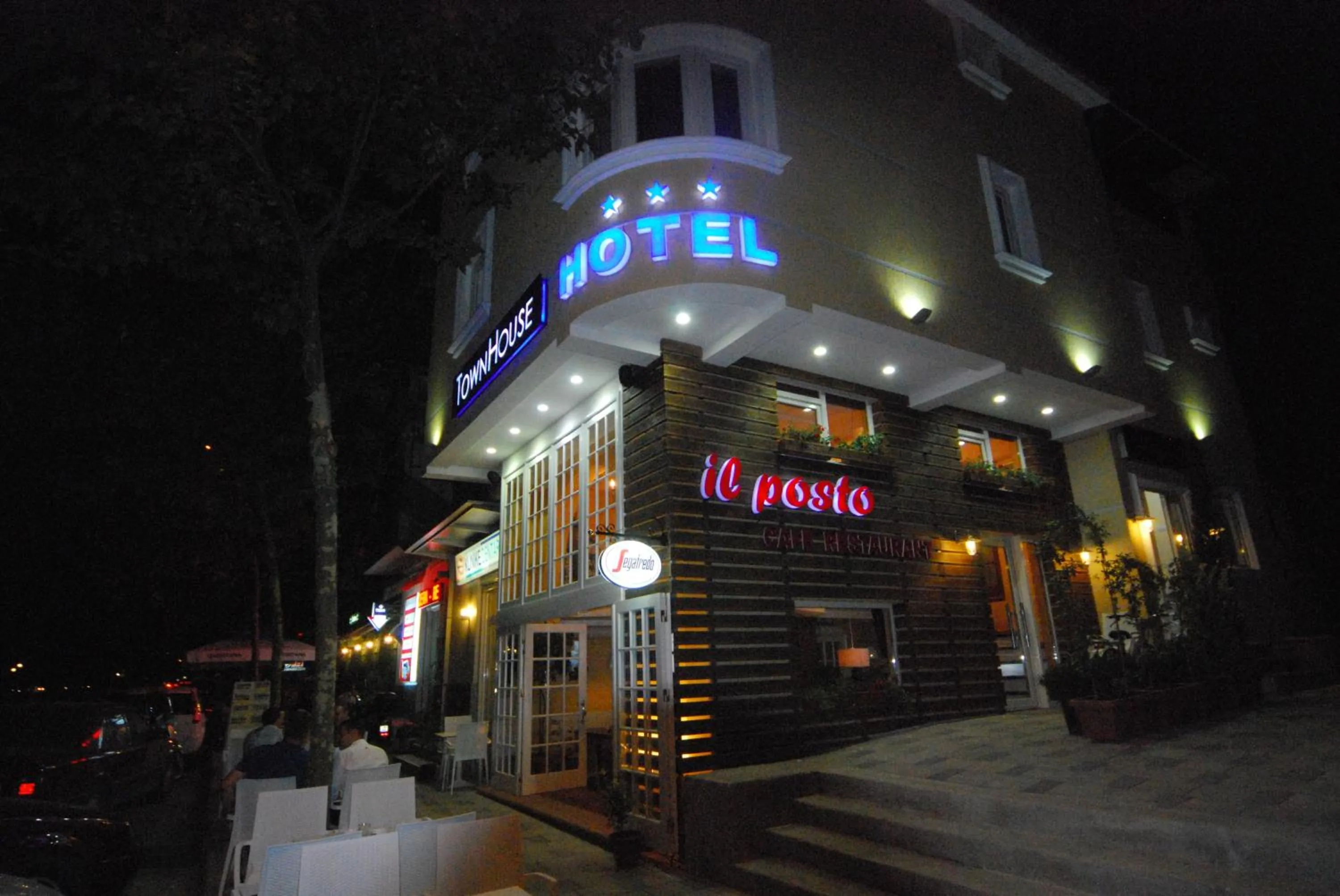 Facade/entrance in Hotel Town House